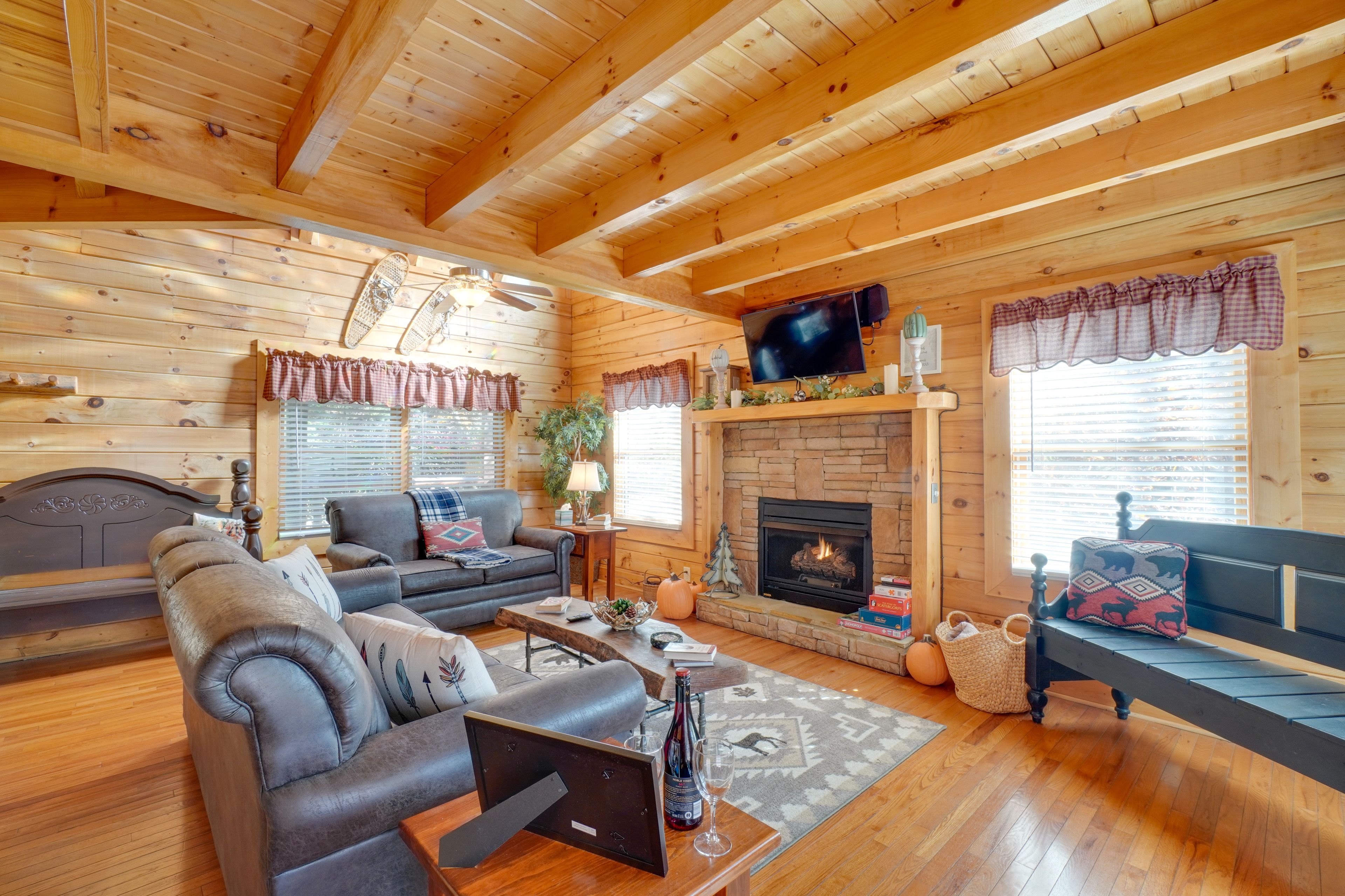 Pigeon Forge Vacation Rental | 1BR | 1.5BA | 1,000 Sq Ft | Stairs Required