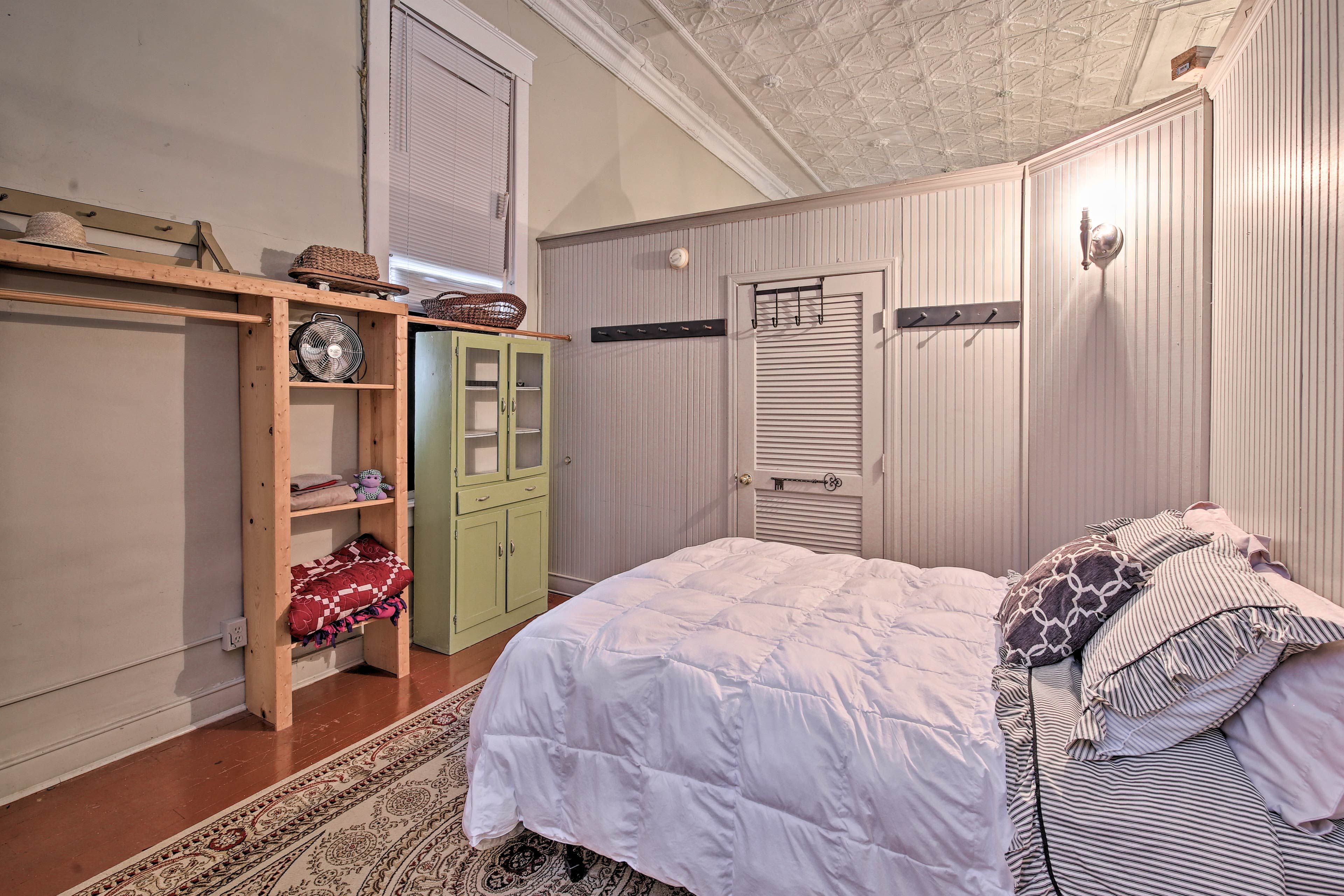 Store your belongings with ease in the closet.