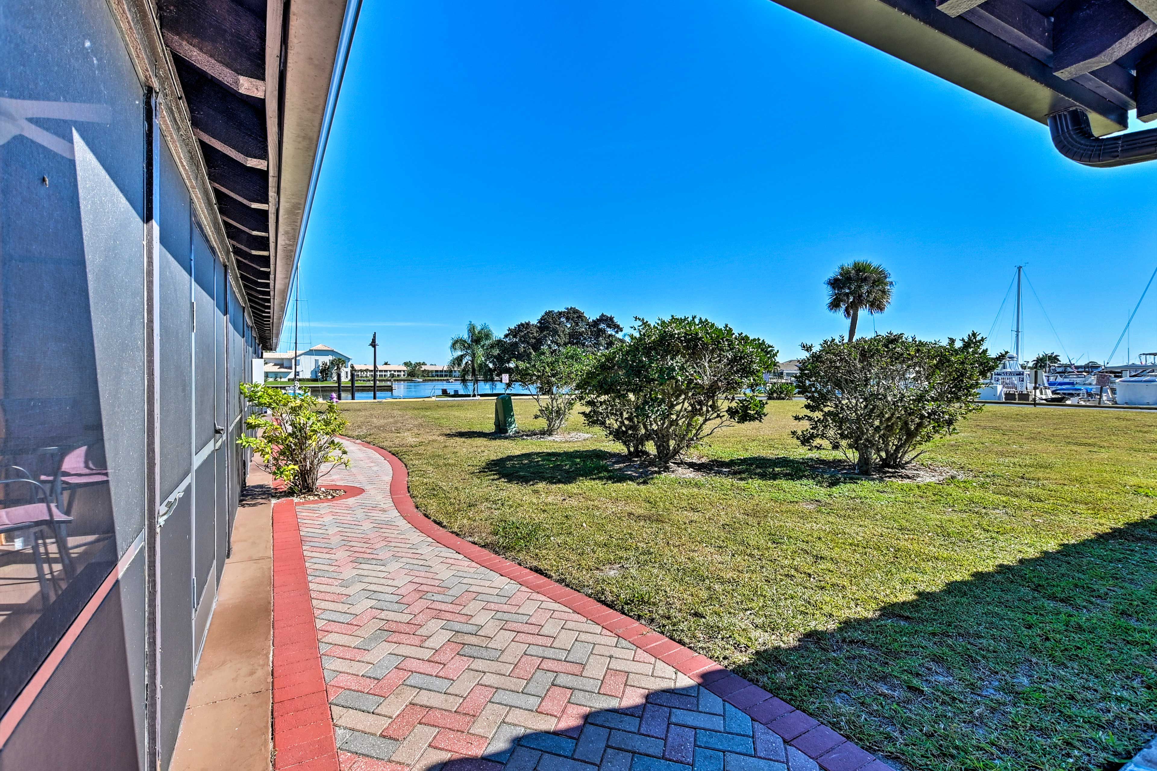 This peaceful retreat lies just minutes from the area's top attractions.