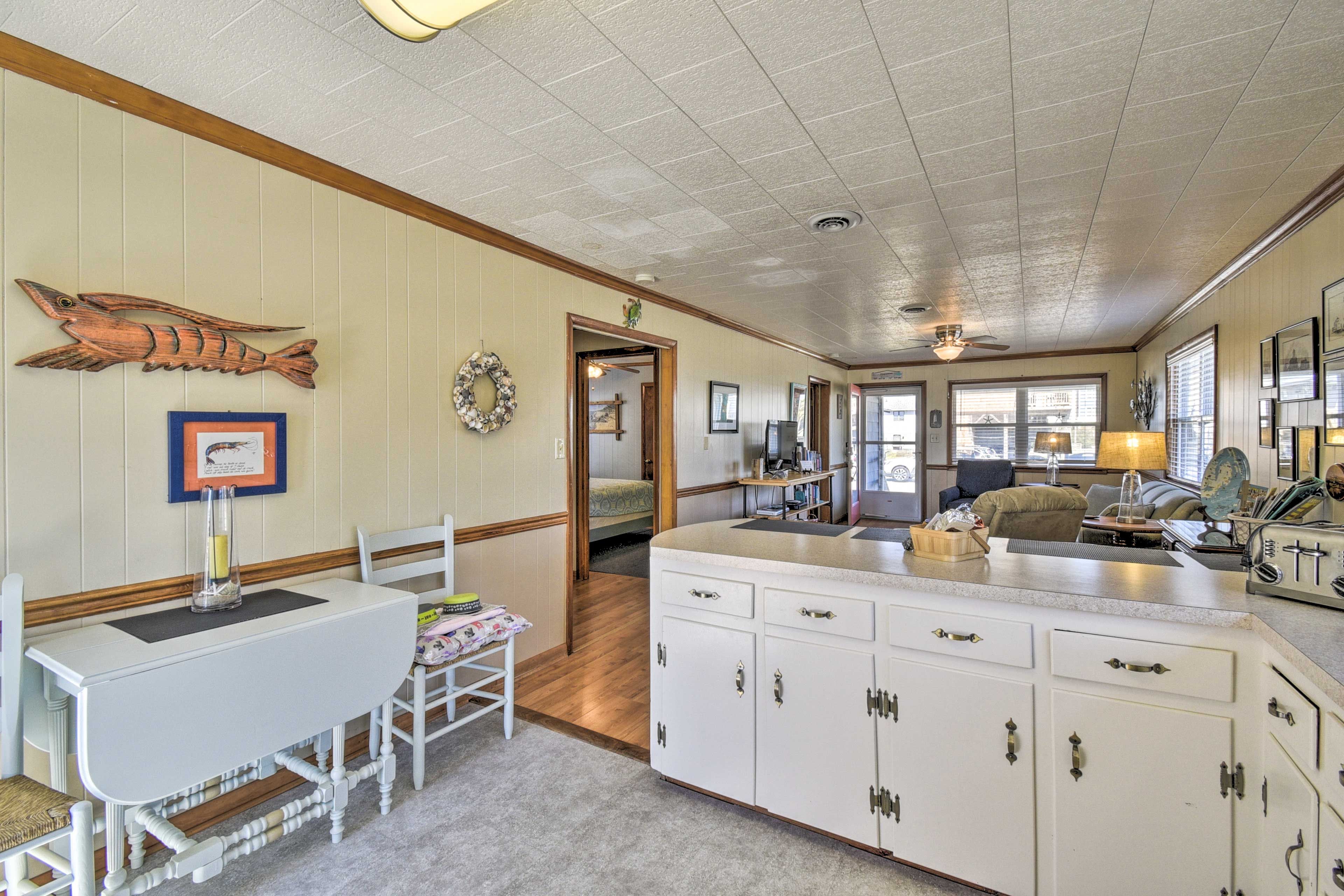 Dining Area | Dishware/Flatware | Trash Bags/Paper Towels