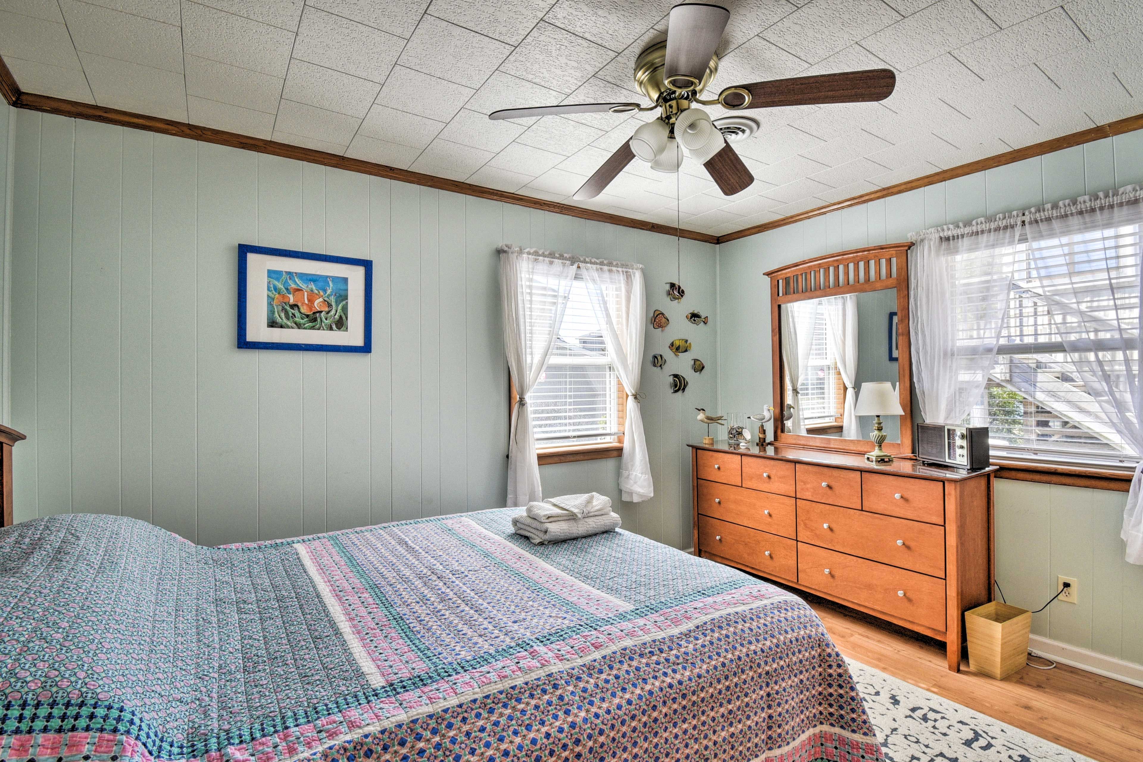Bedroom 3 | Queen Bed