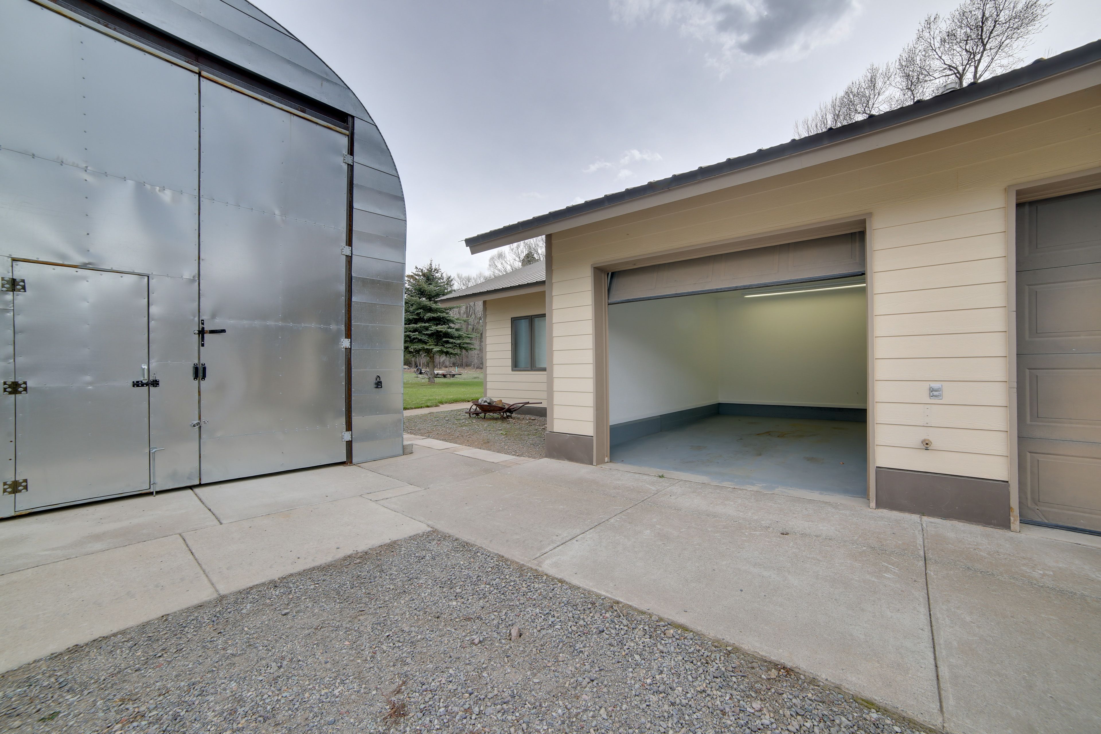 Parking | Garage (1 Vehicle) | Driveway (1 Vehicle)
