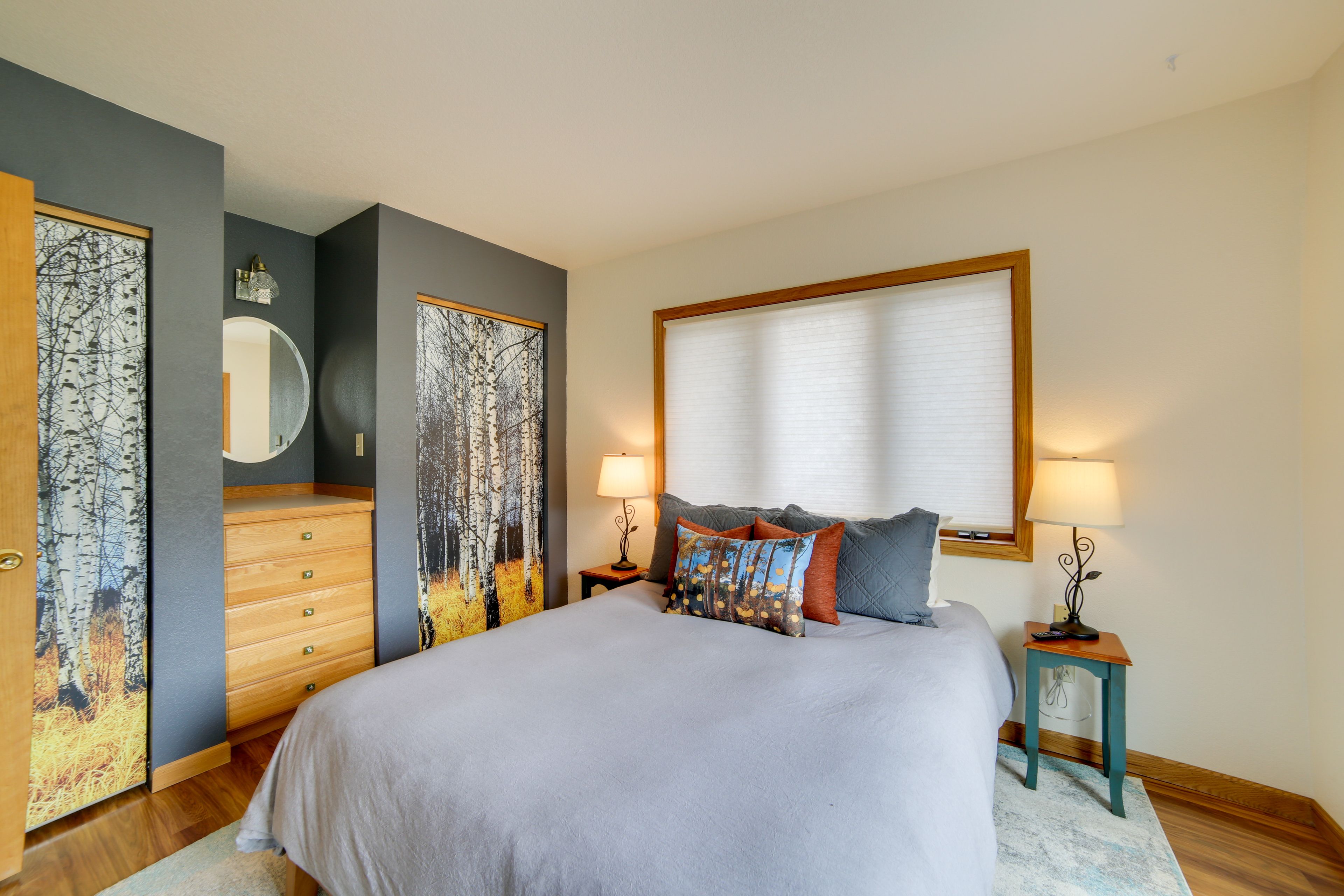 Bedroom | Queen Bed