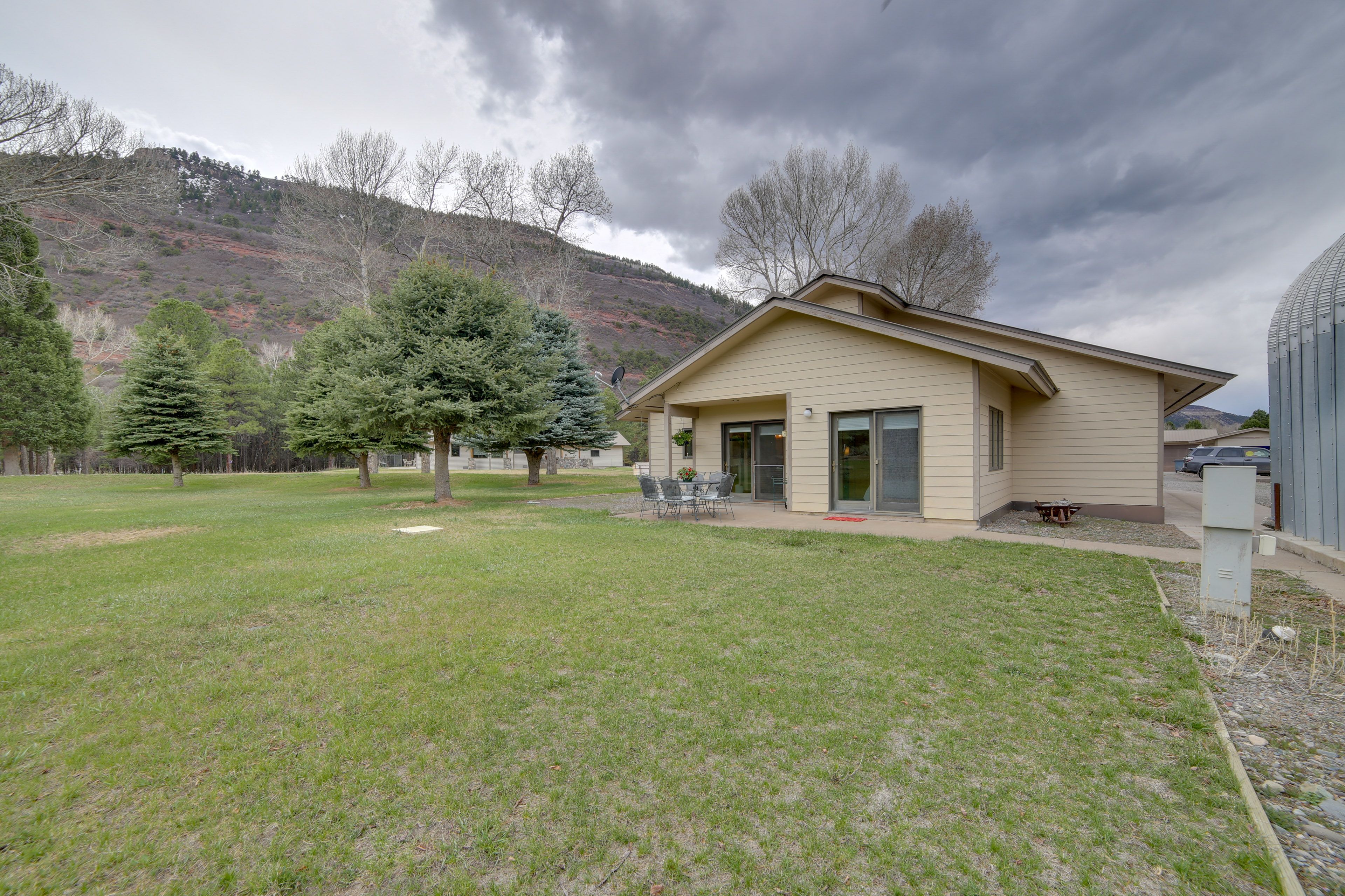 Exterior w/ Mountain Views