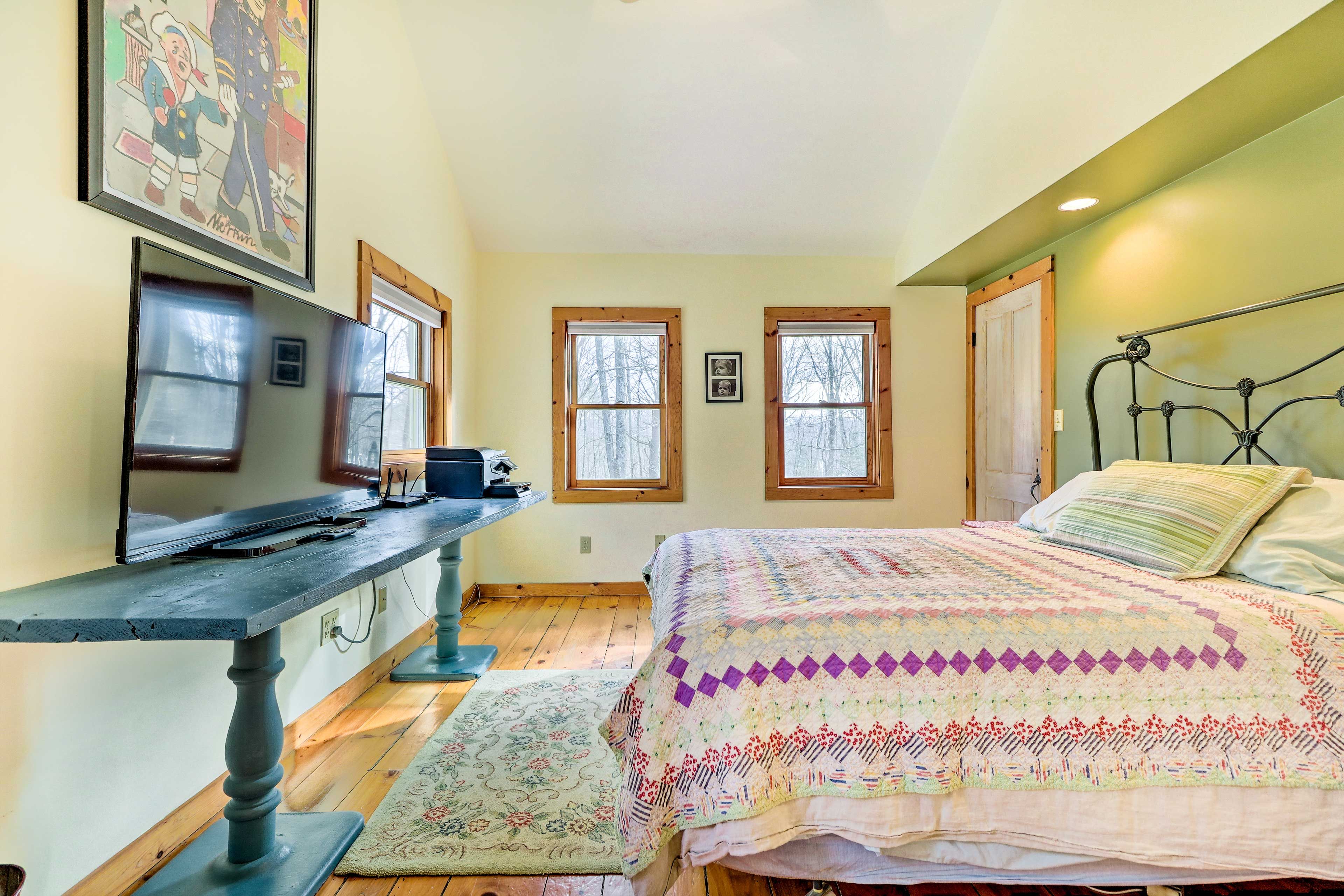 Bedroom 1 | Queen Bed | Linens Provided