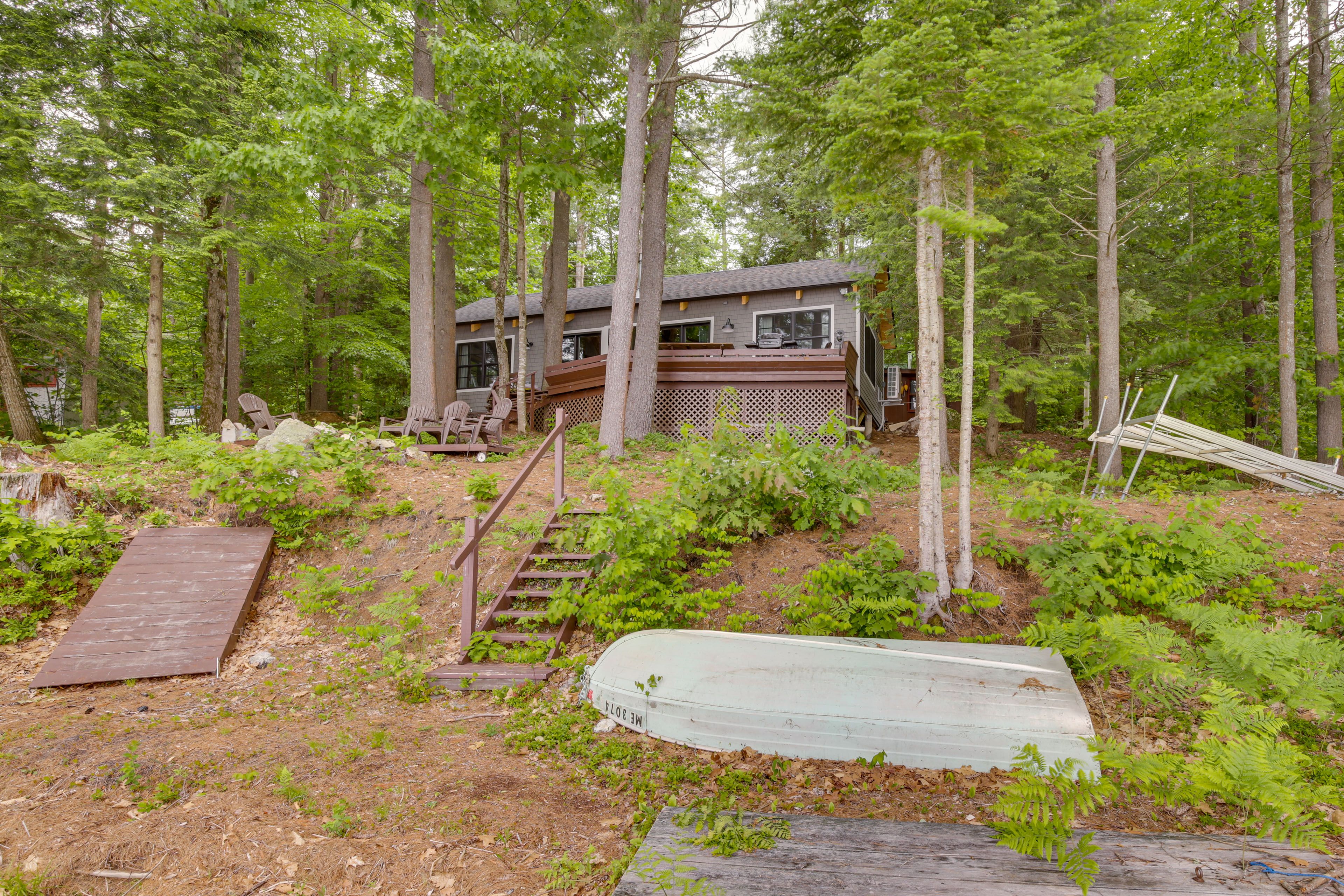 Private Yard | Lakefront Views