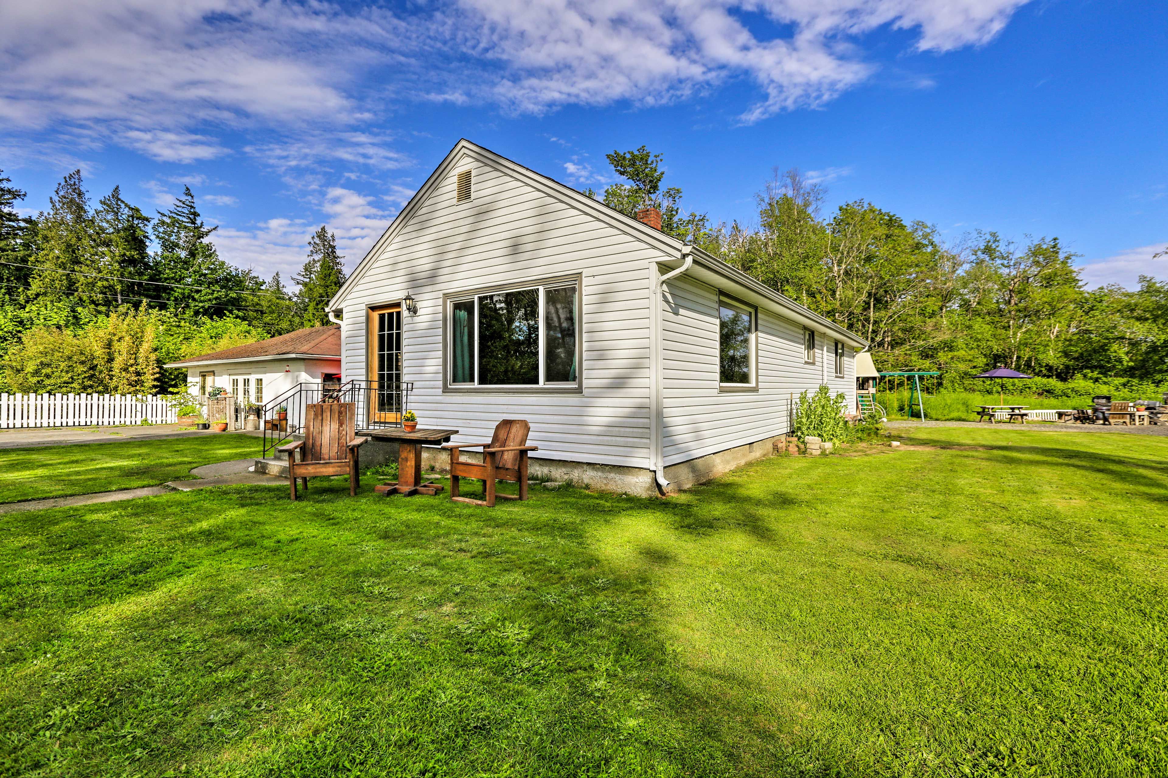 Explore the Evergreen State from this Bellingham vacation rental house!