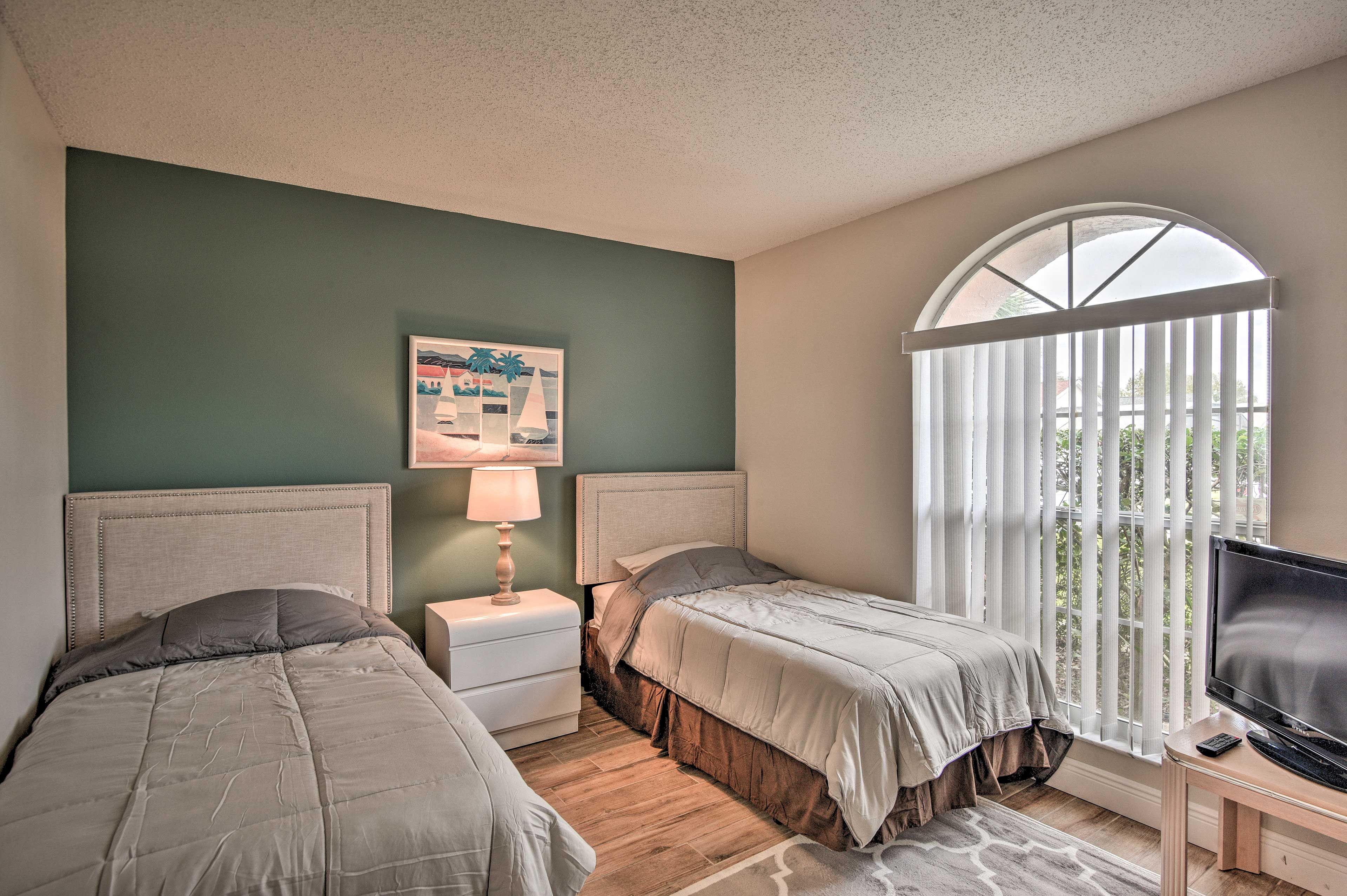 Bedroom 3 | 2 Twin Beds | Flat-Screen TV w/ Cable