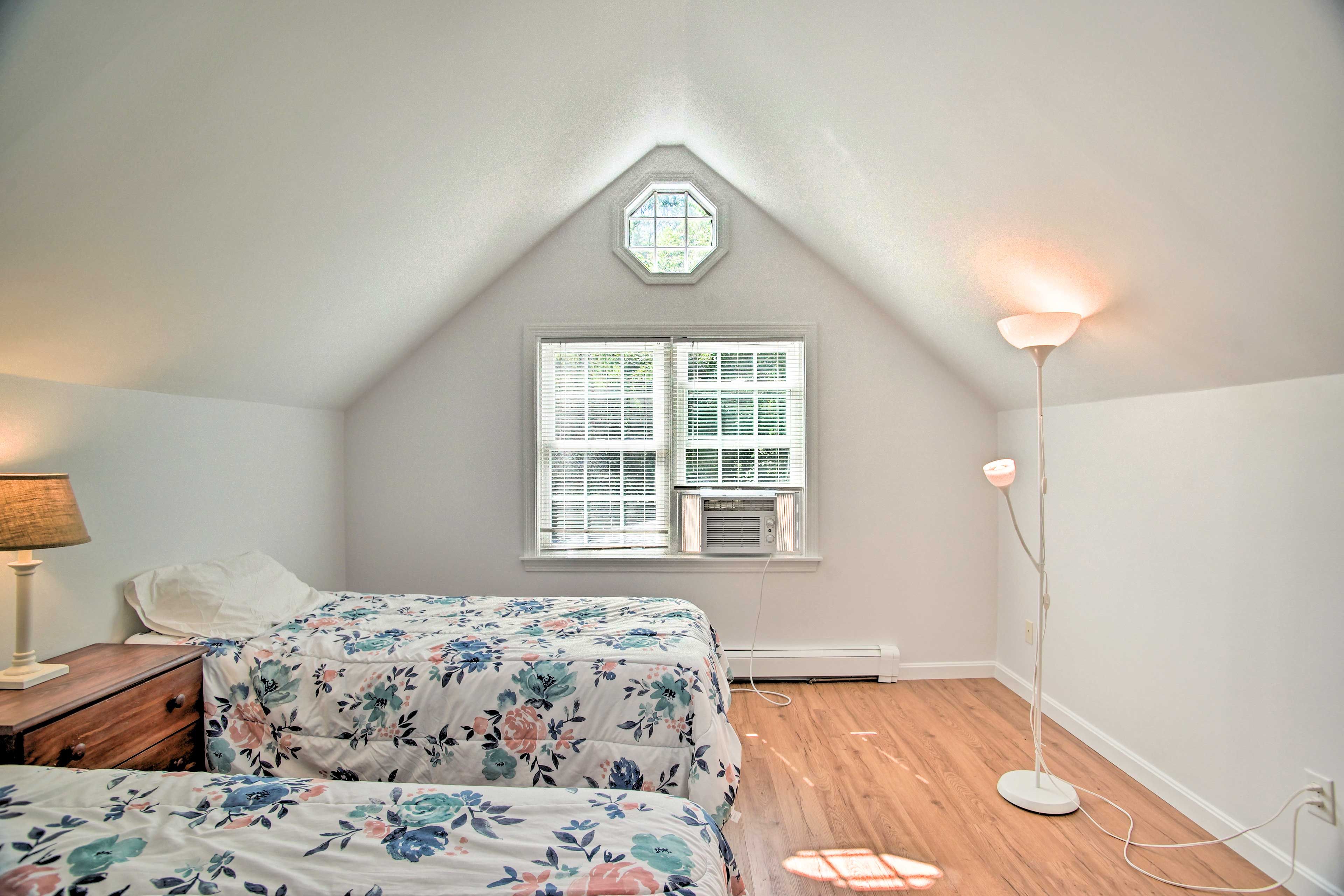 Bedroom 2 | 2 Twin Beds | 2nd Floor