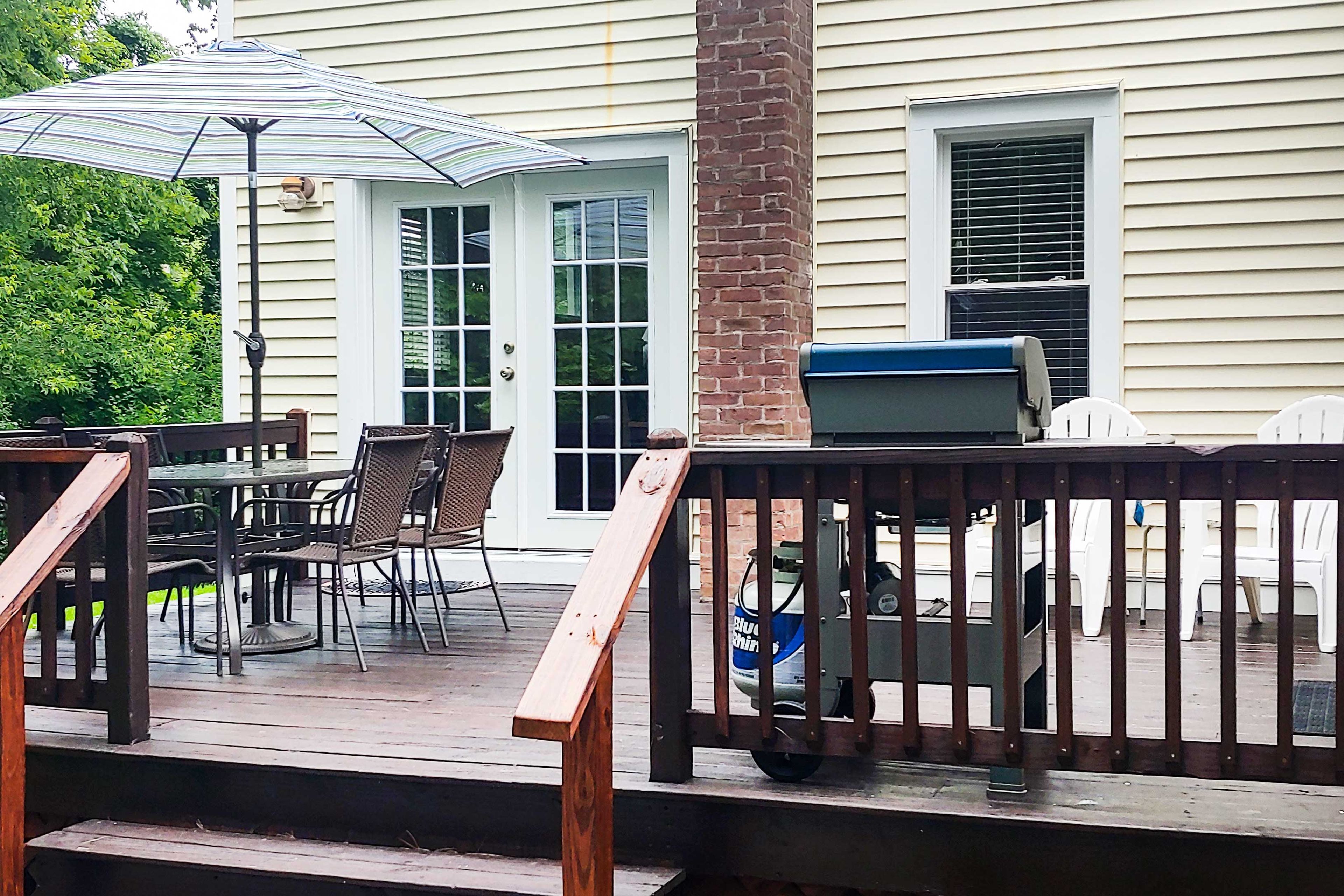 Deck | Gas Grill | Outdoor Dining
