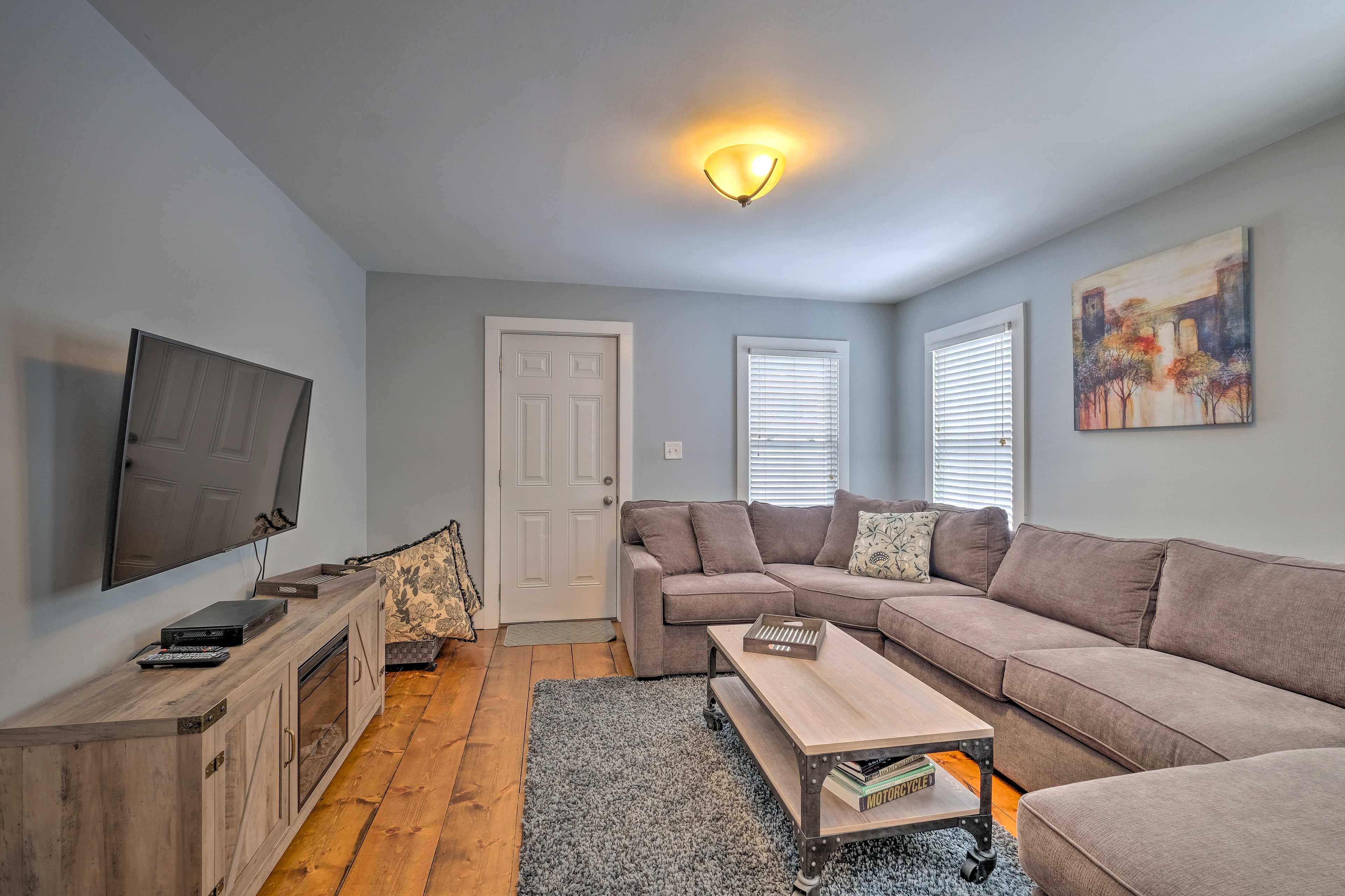 Living Room | Smart TV | Electric Fireplace