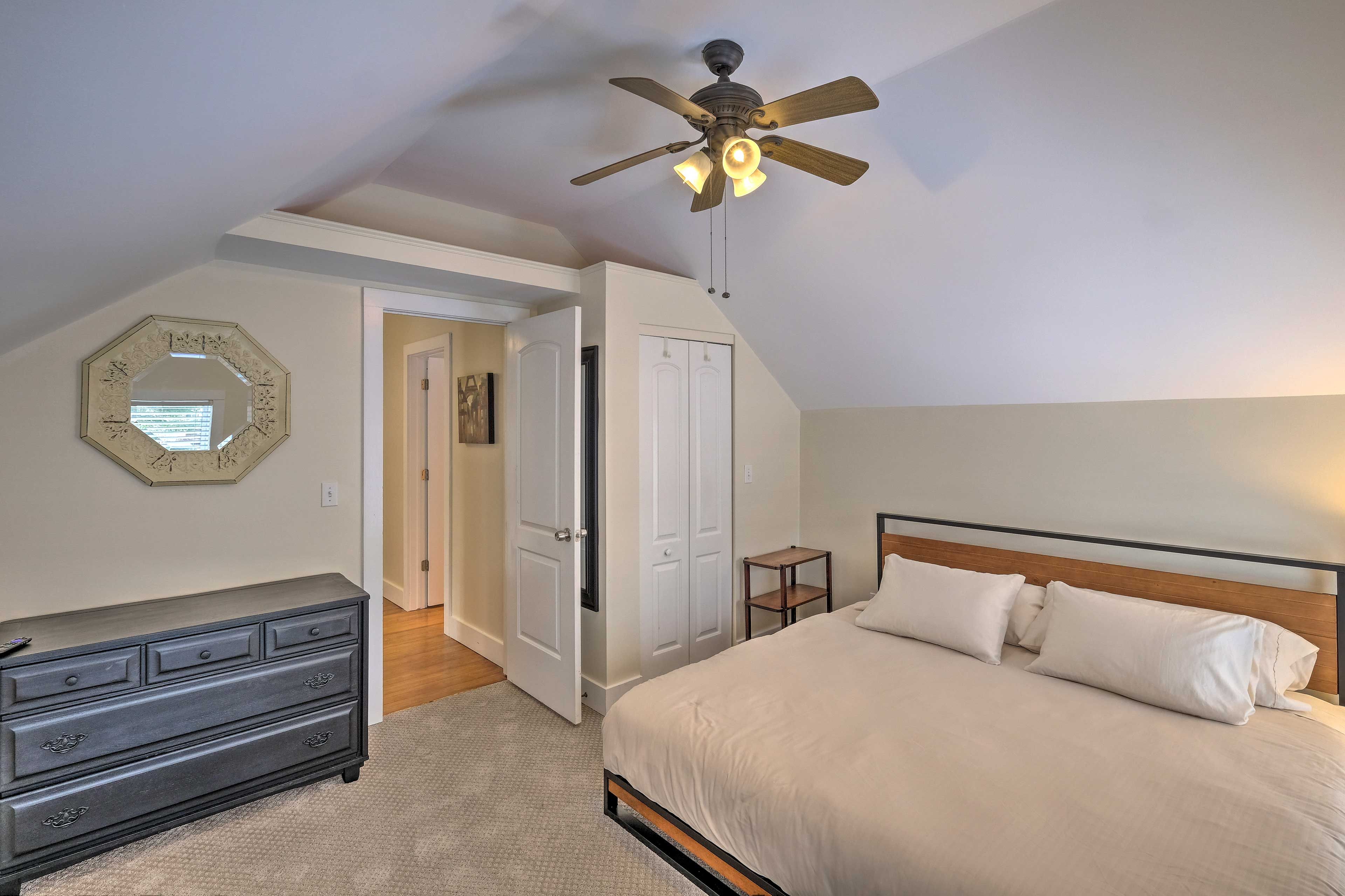 Bedroom 1 | King Bed | 2nd Floor