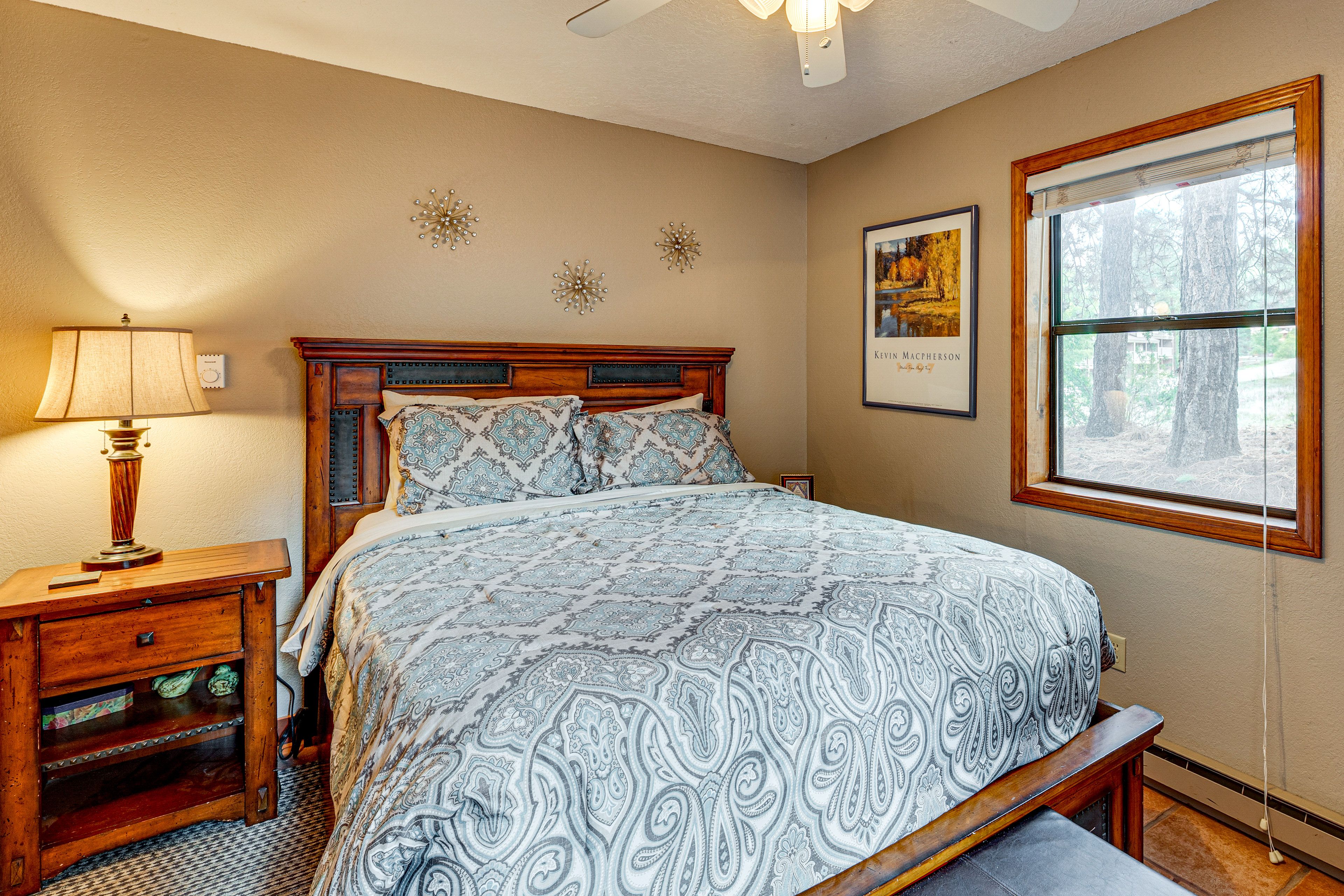 Bedroom 1 | Queen Bed