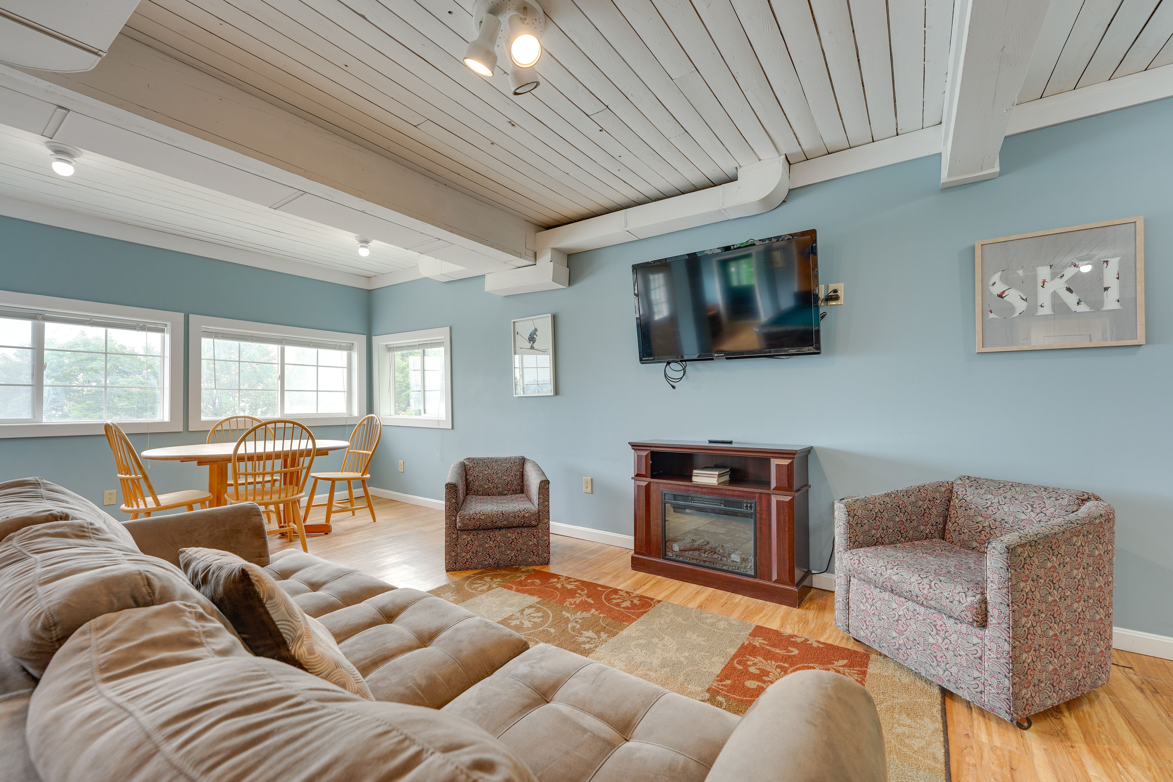 Game Room | Free WiFi | Air Conditioning | Ceiling Fans | Satellite TV