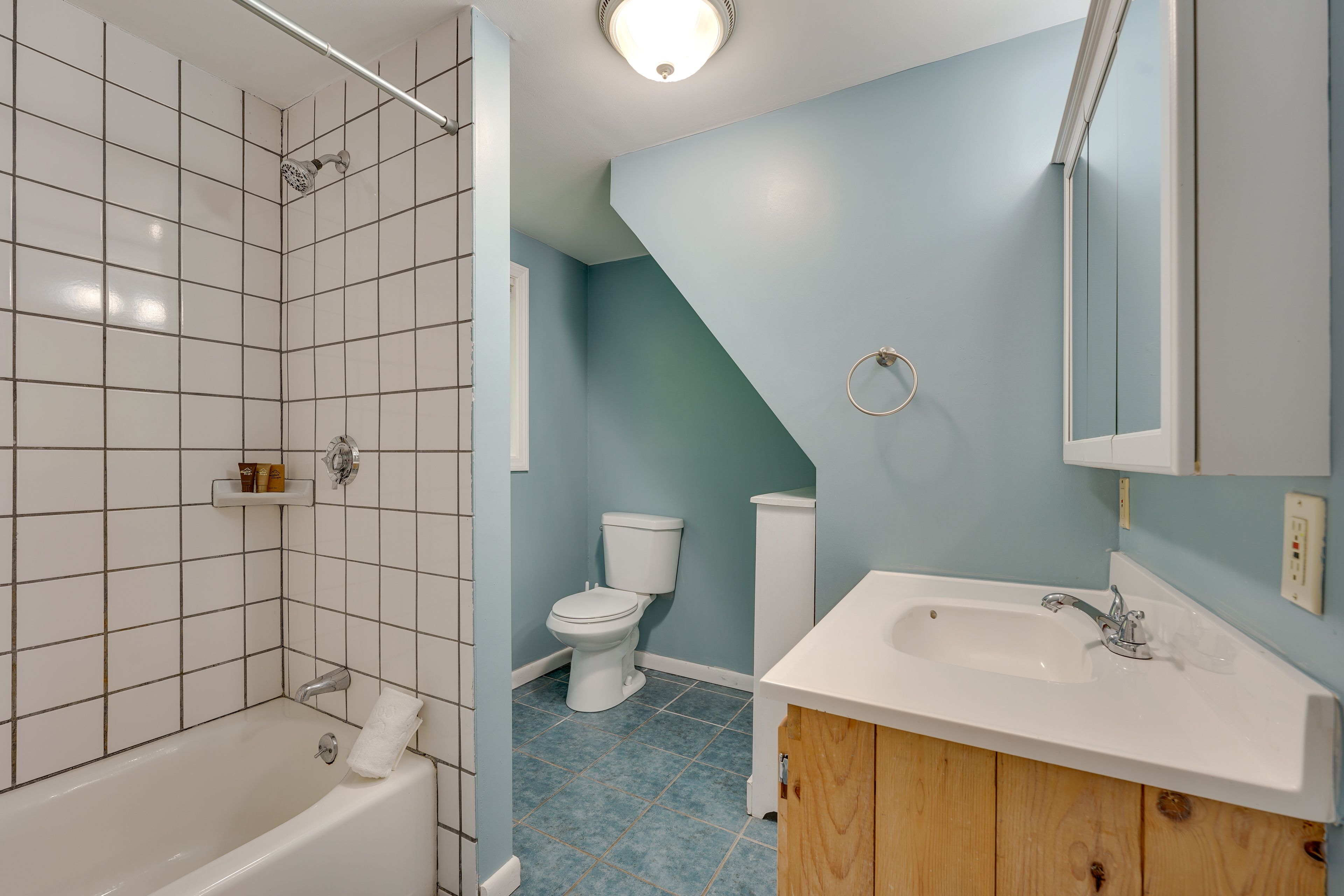 Full Bathroom