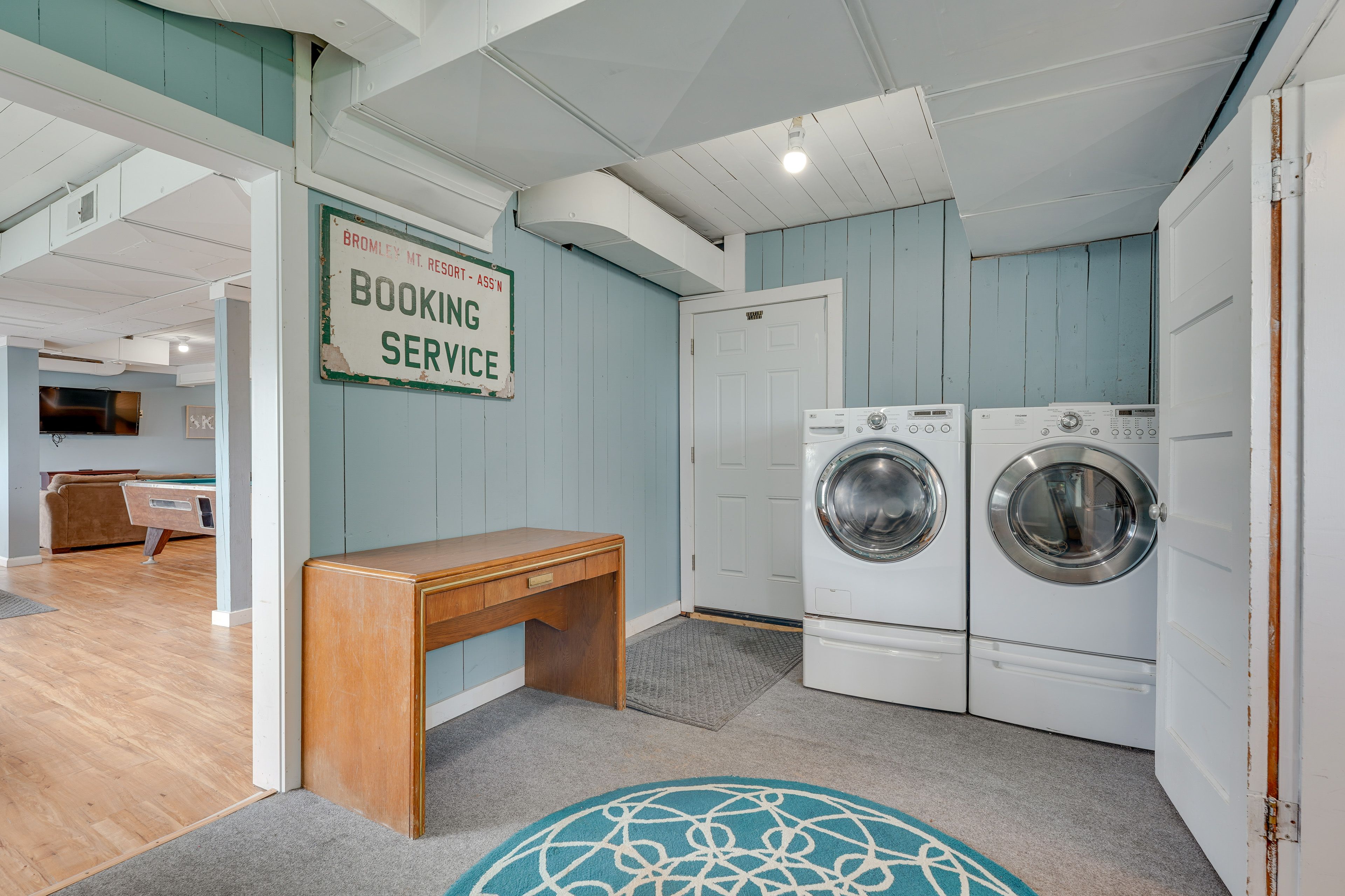 Laundry Room | Washer & Dryer