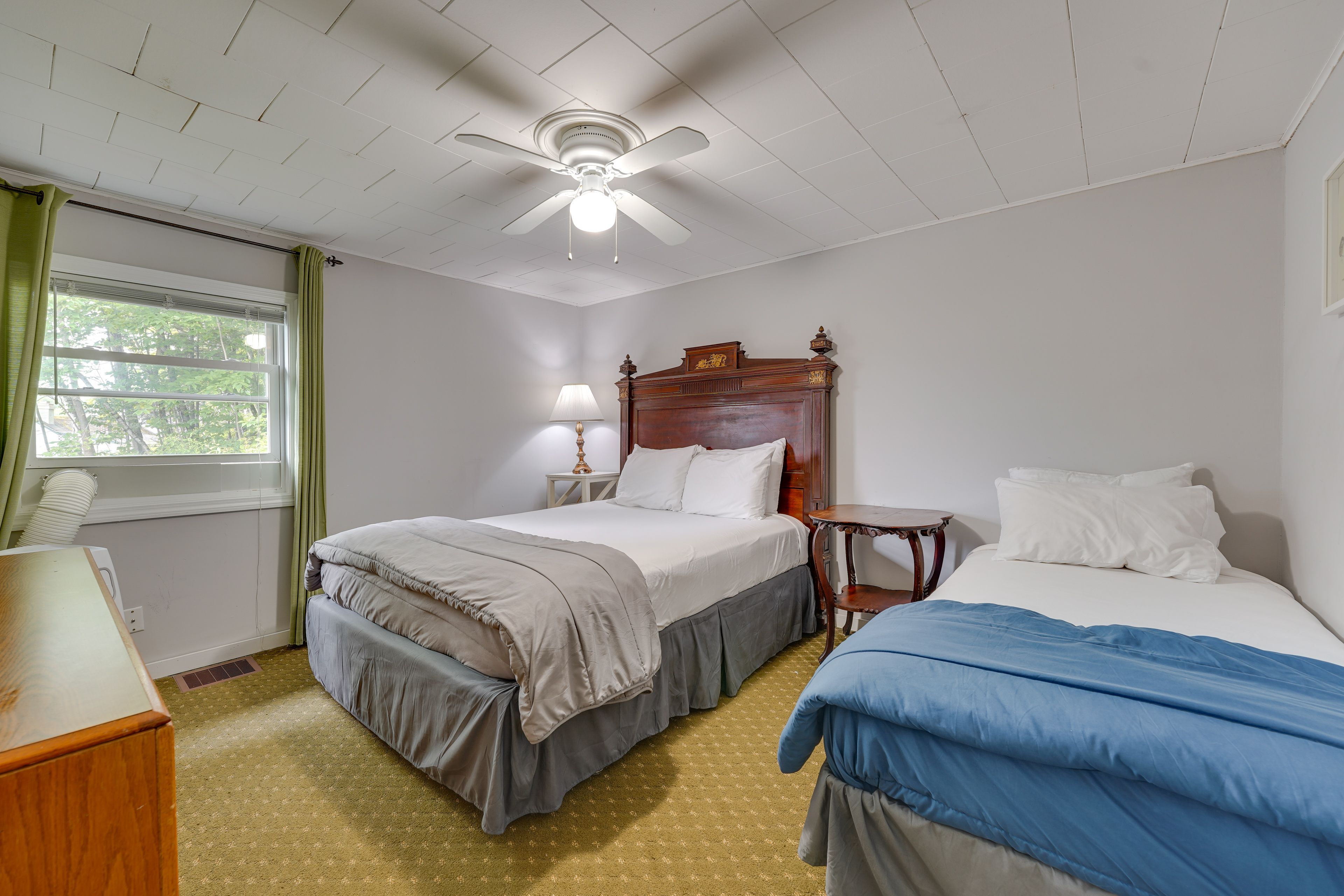 Bedroom 2 | Queen Bed | Twin Bed