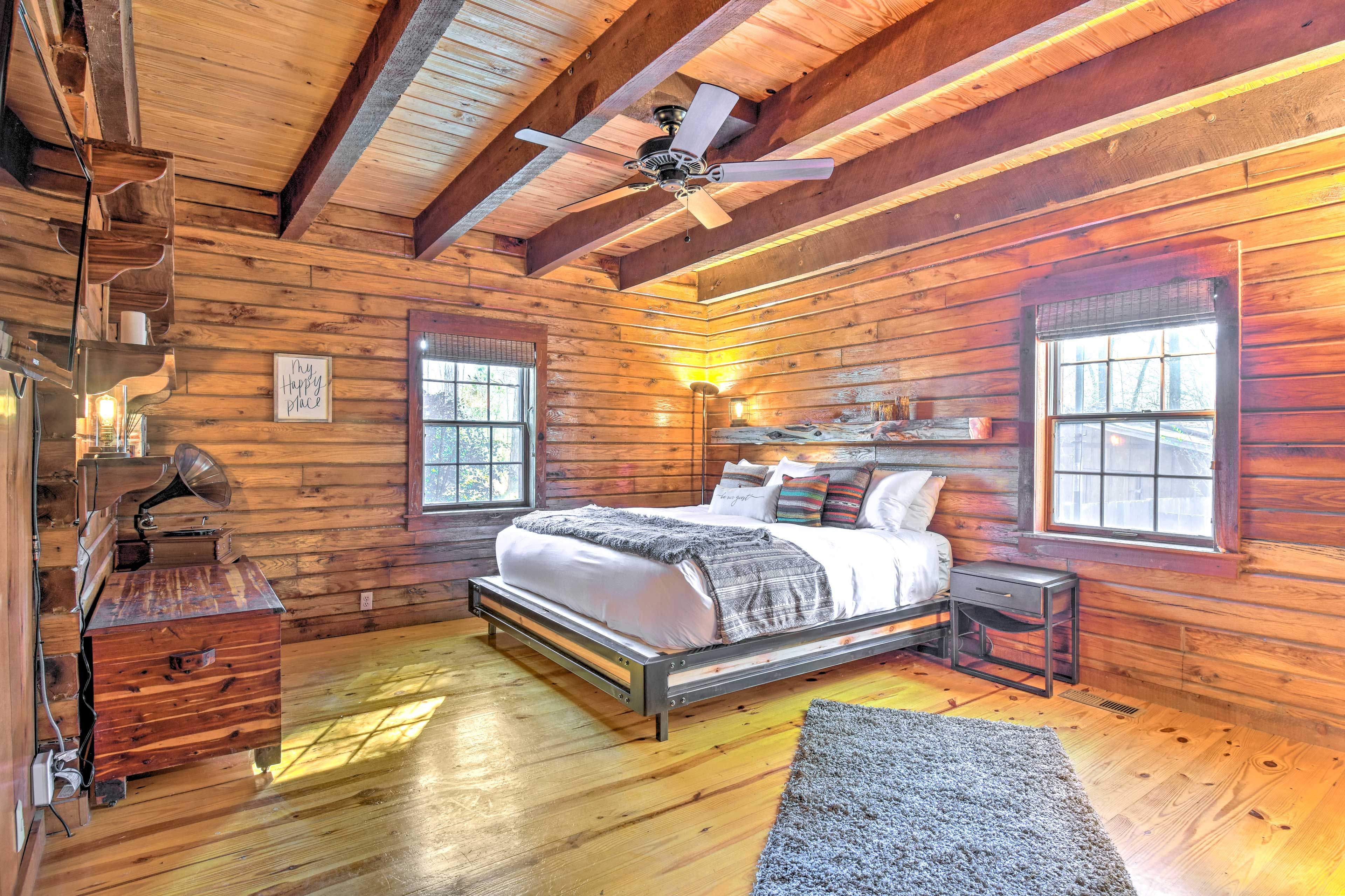 Bedroom 1 | King Bed