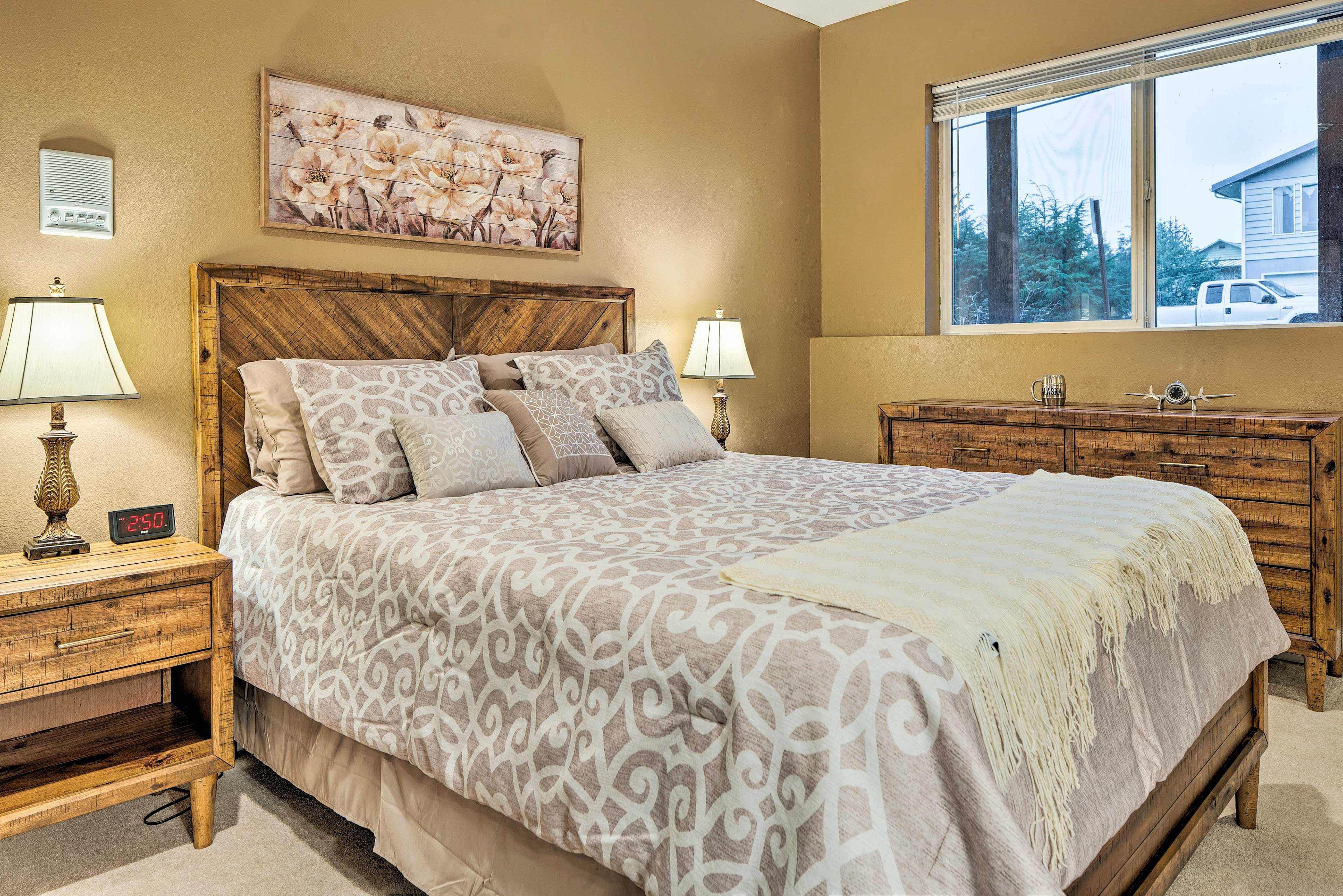 Bedroom 2 | Queen Bed