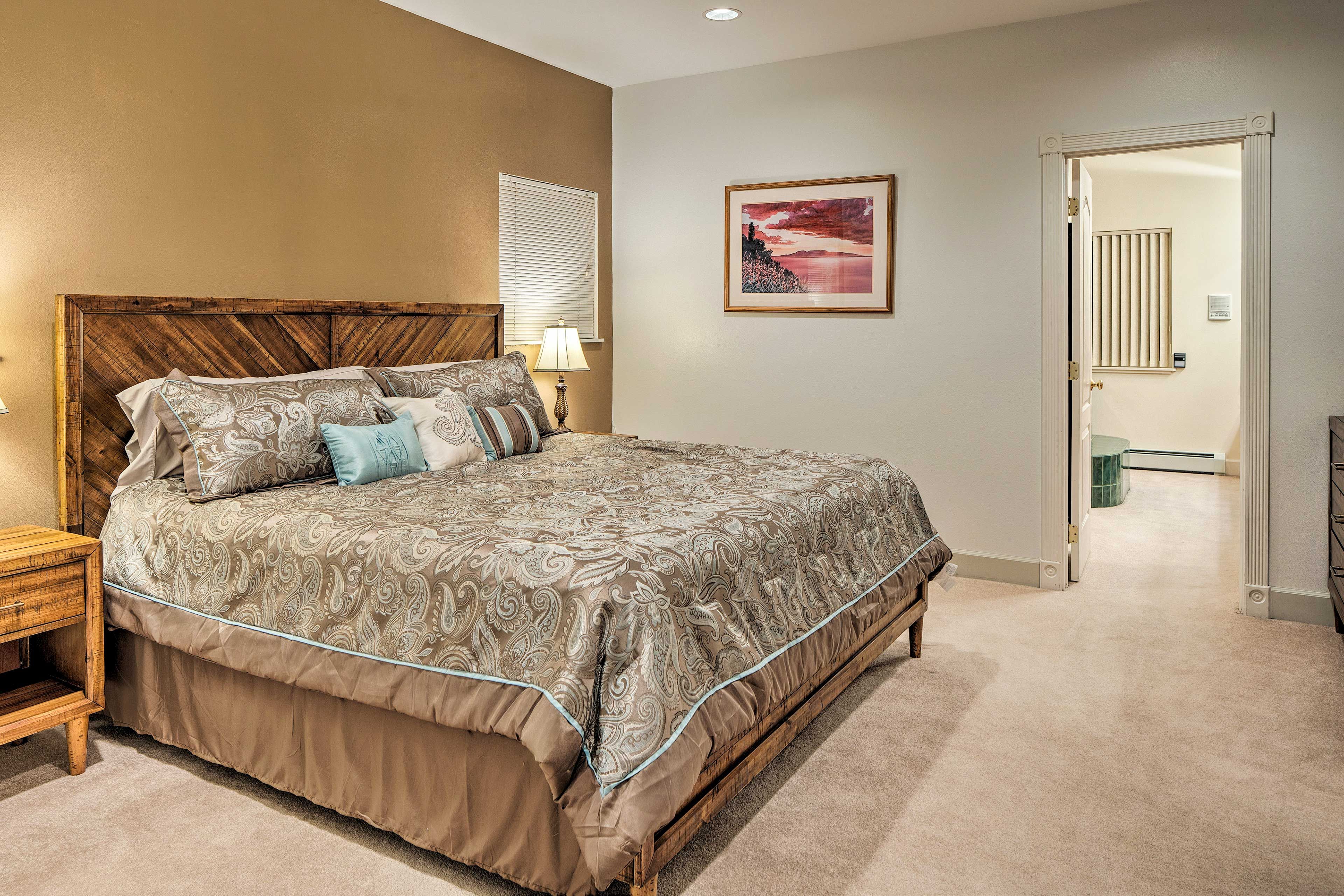 Bedroom 1 | King Bed