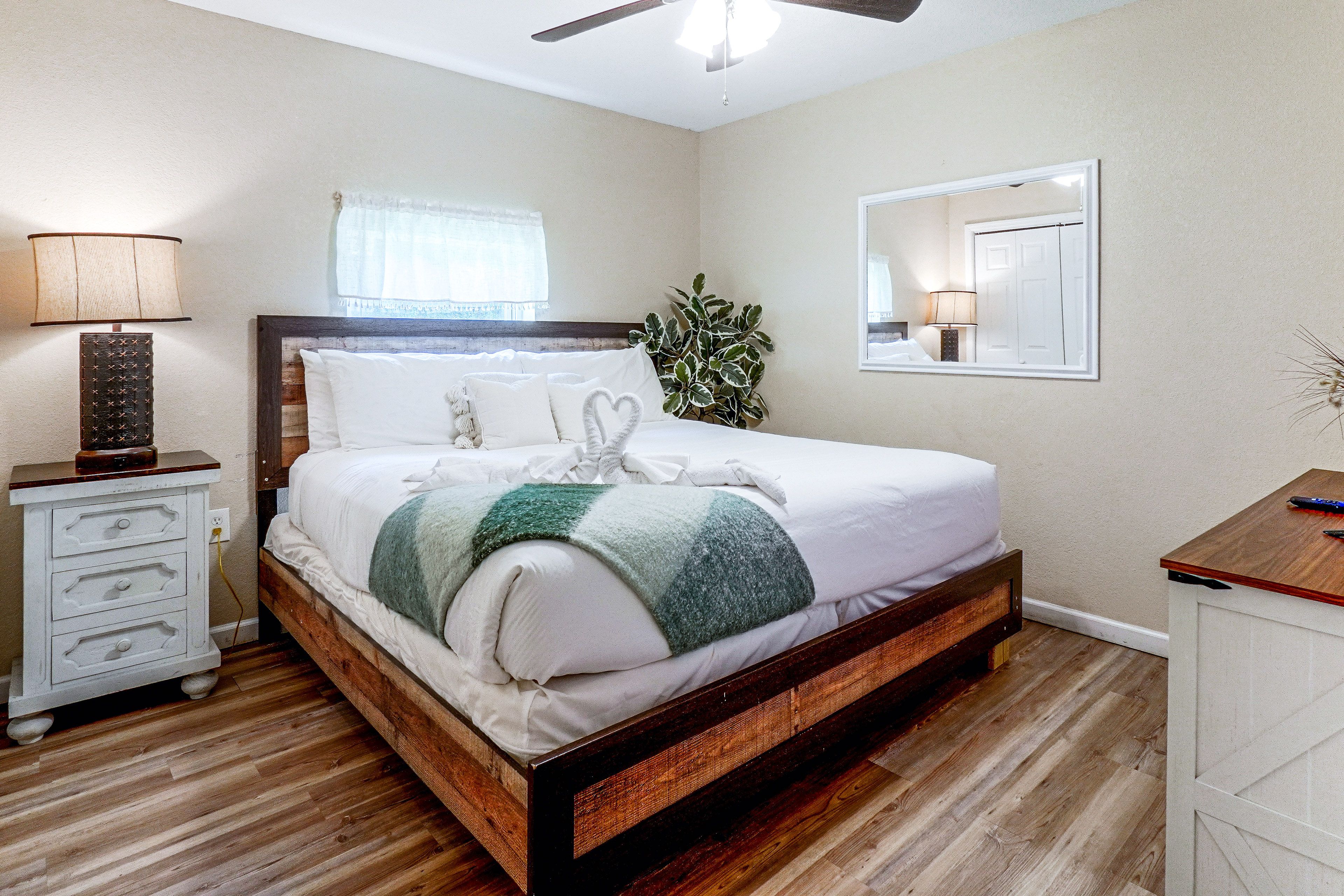 Bedroom 2 | King Bed