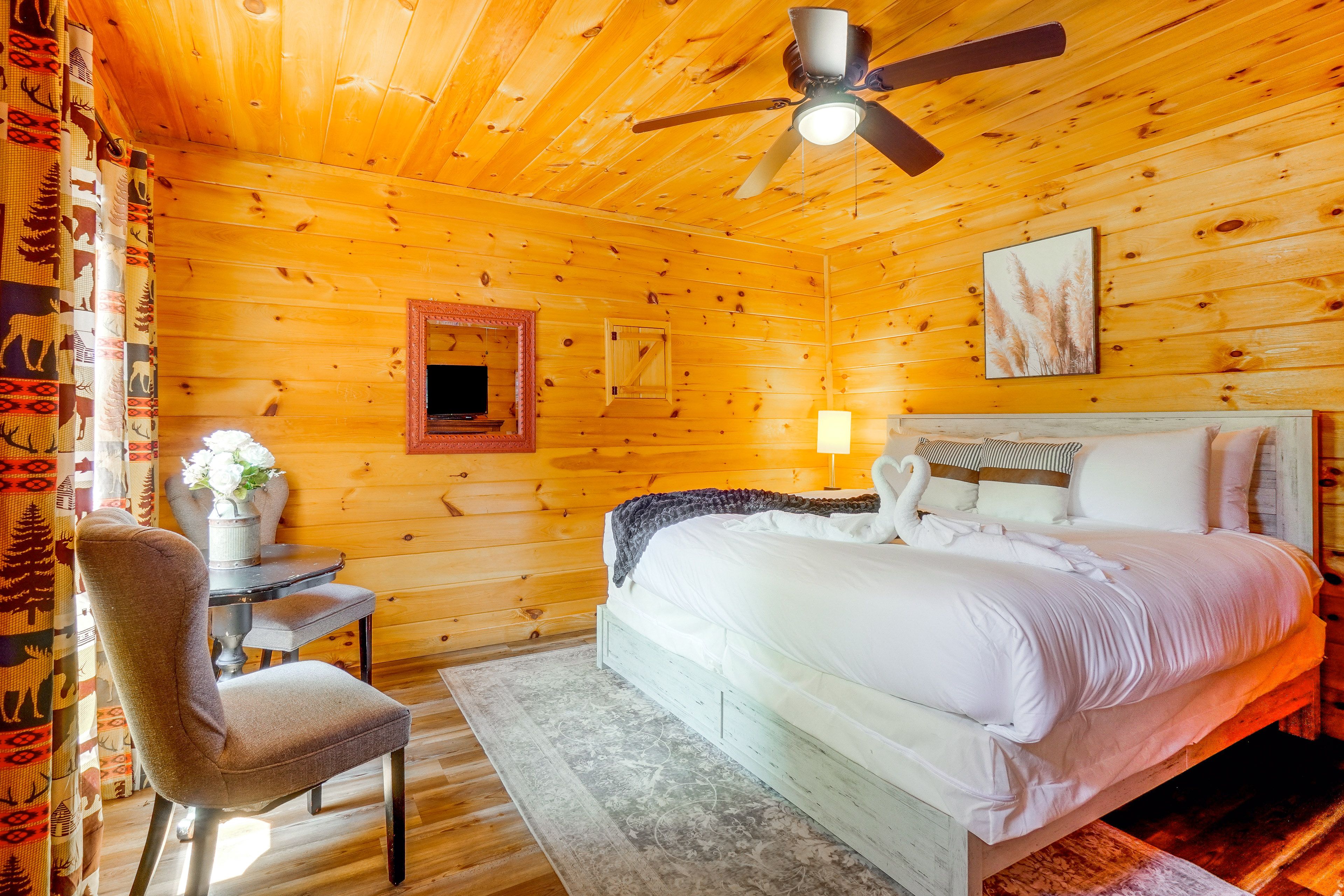 Bedroom 7 (Cottage) | King Bed