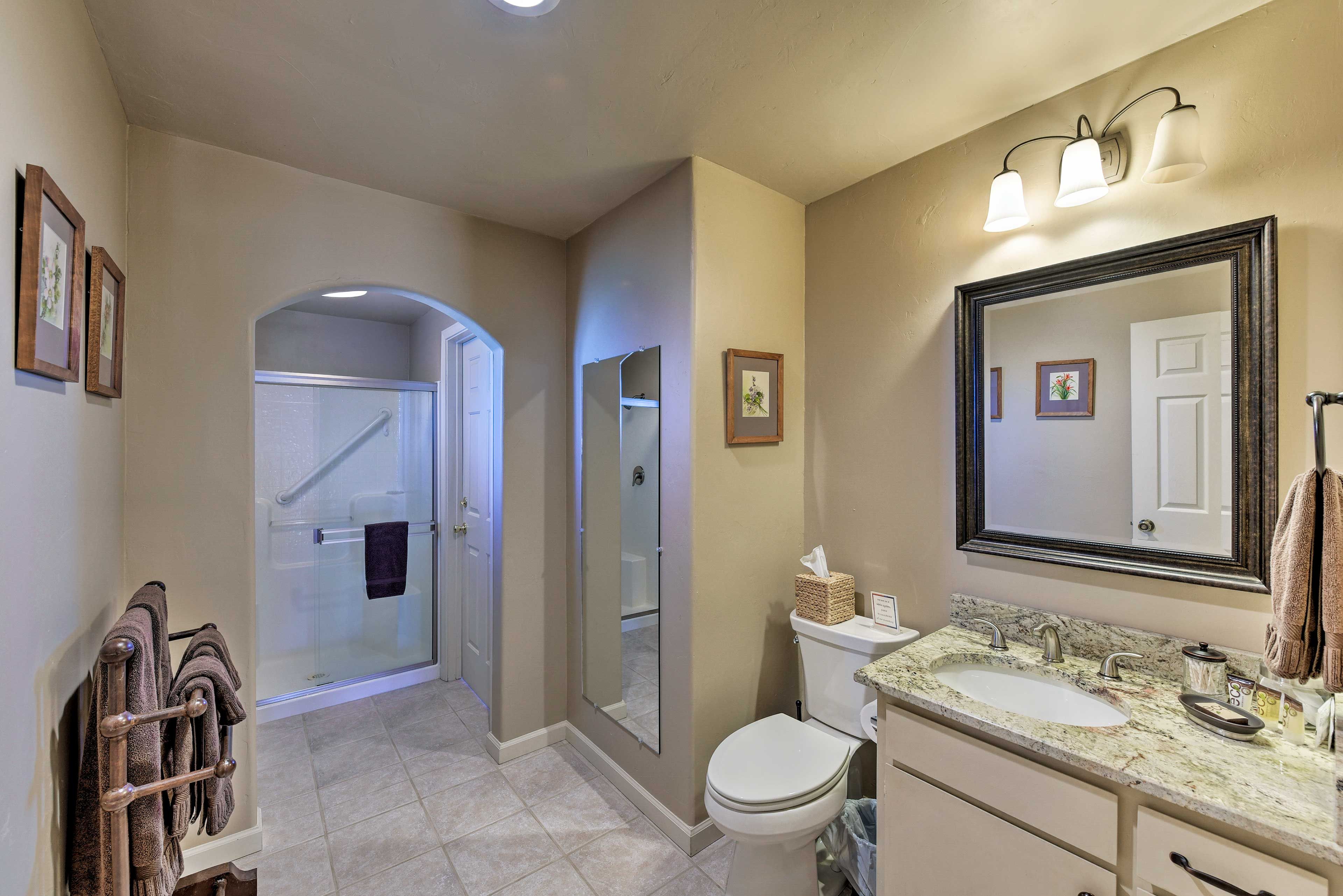 Full Bathroom | Toiletries Provided