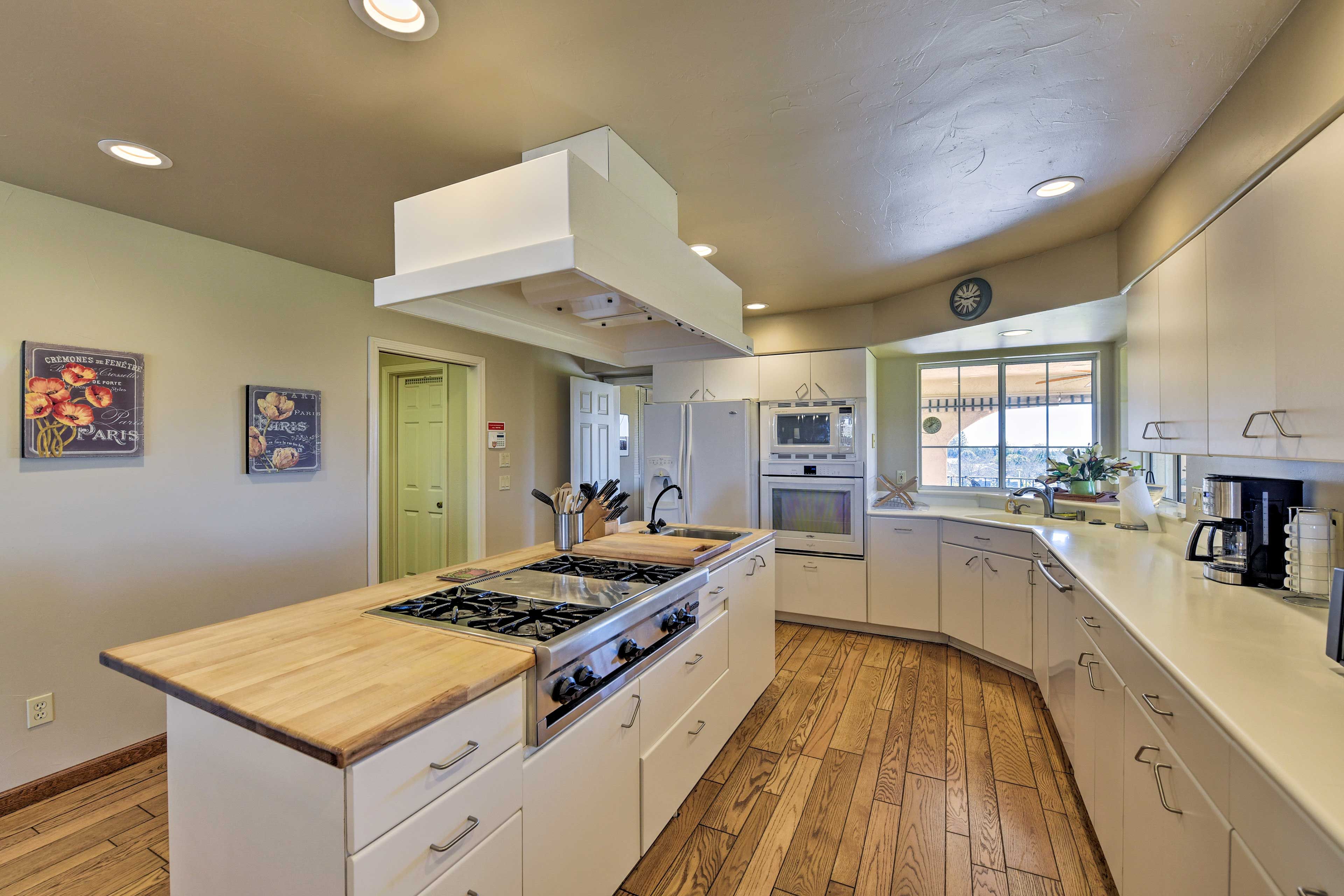 Kitchen | Cooking Basics | Coffee Maker | Paper Towels/Trash Bags Provided