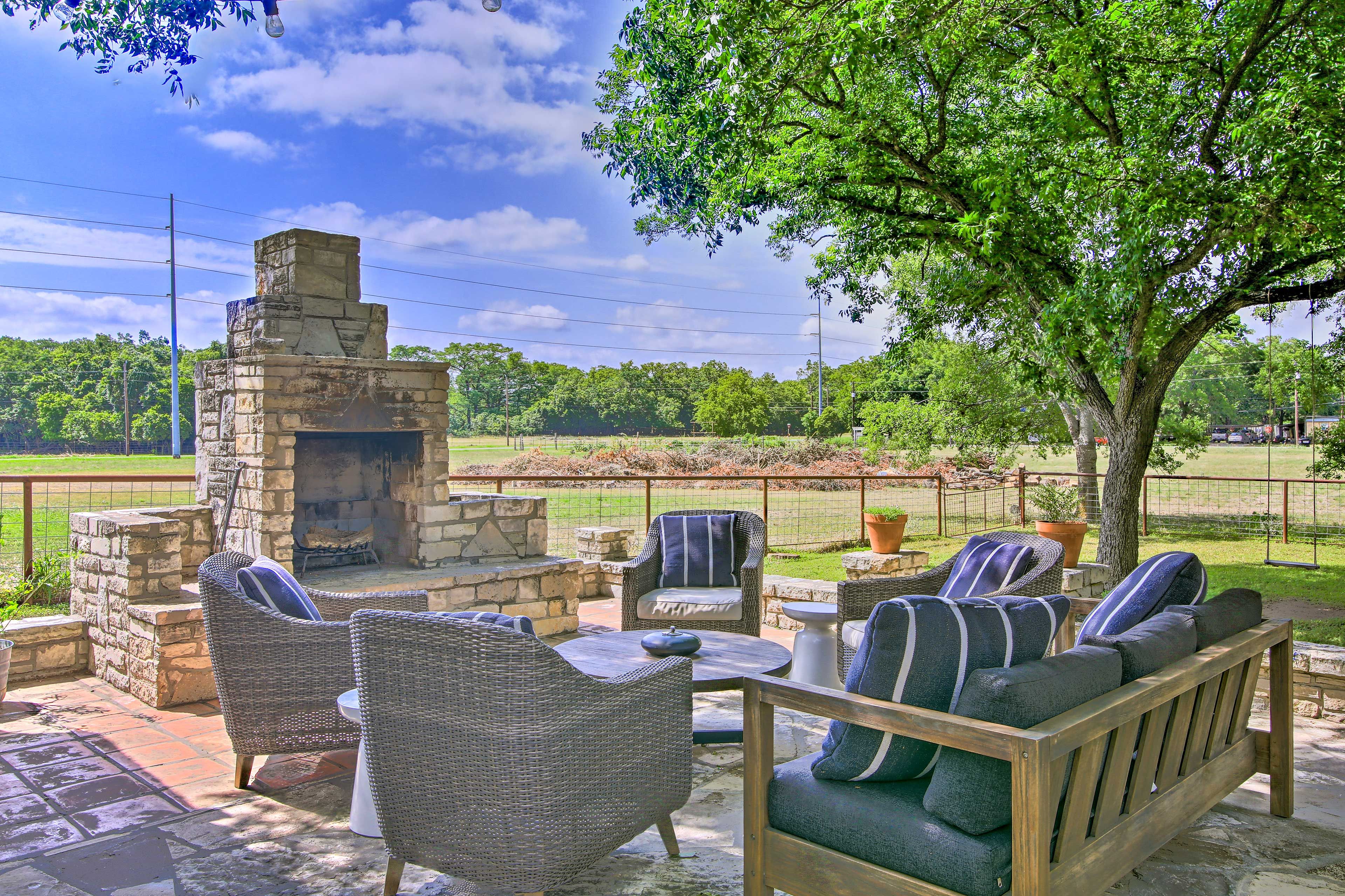 Comfort Vacation Rental | 4BR | 3BA | 2,197 Sq Ft | Steps Required