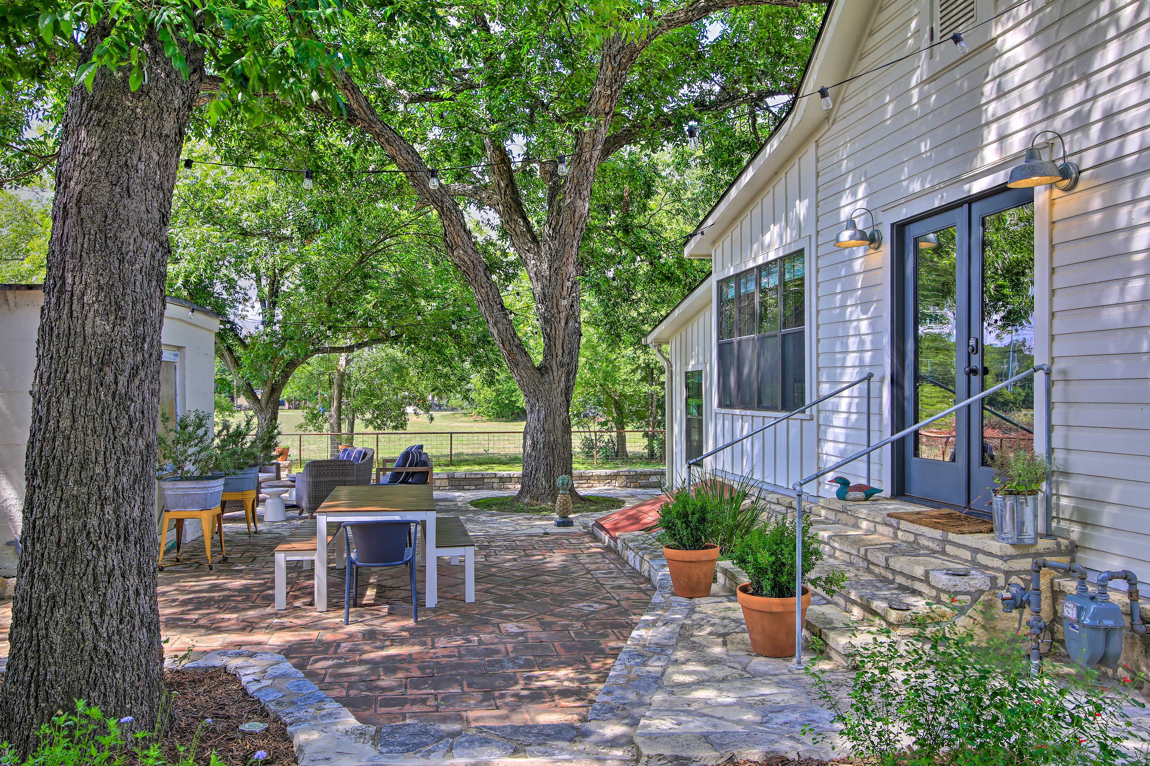 Patio | Outdoor Dining