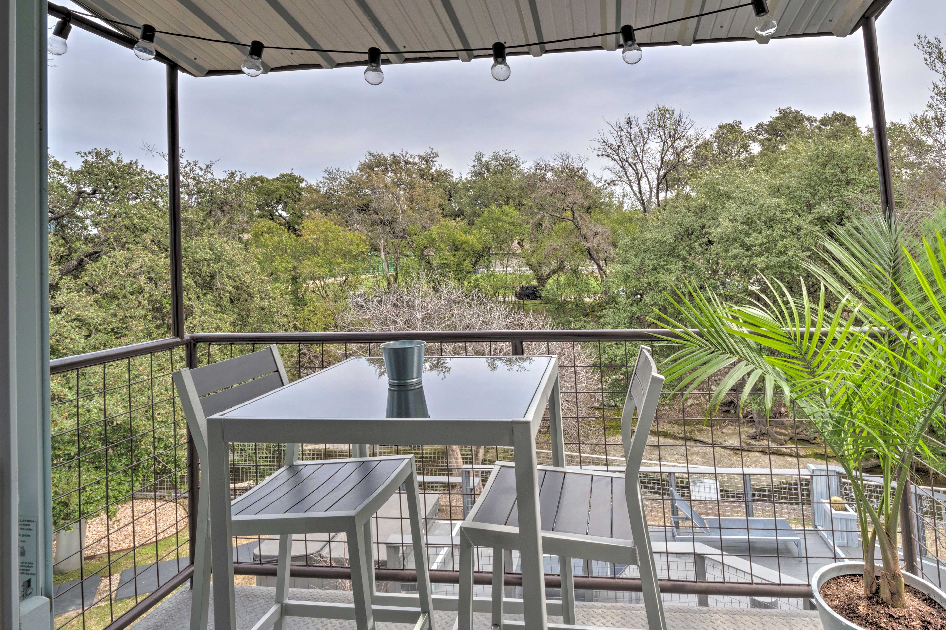 Take dinner outside to get some fresh air on the balcony.
