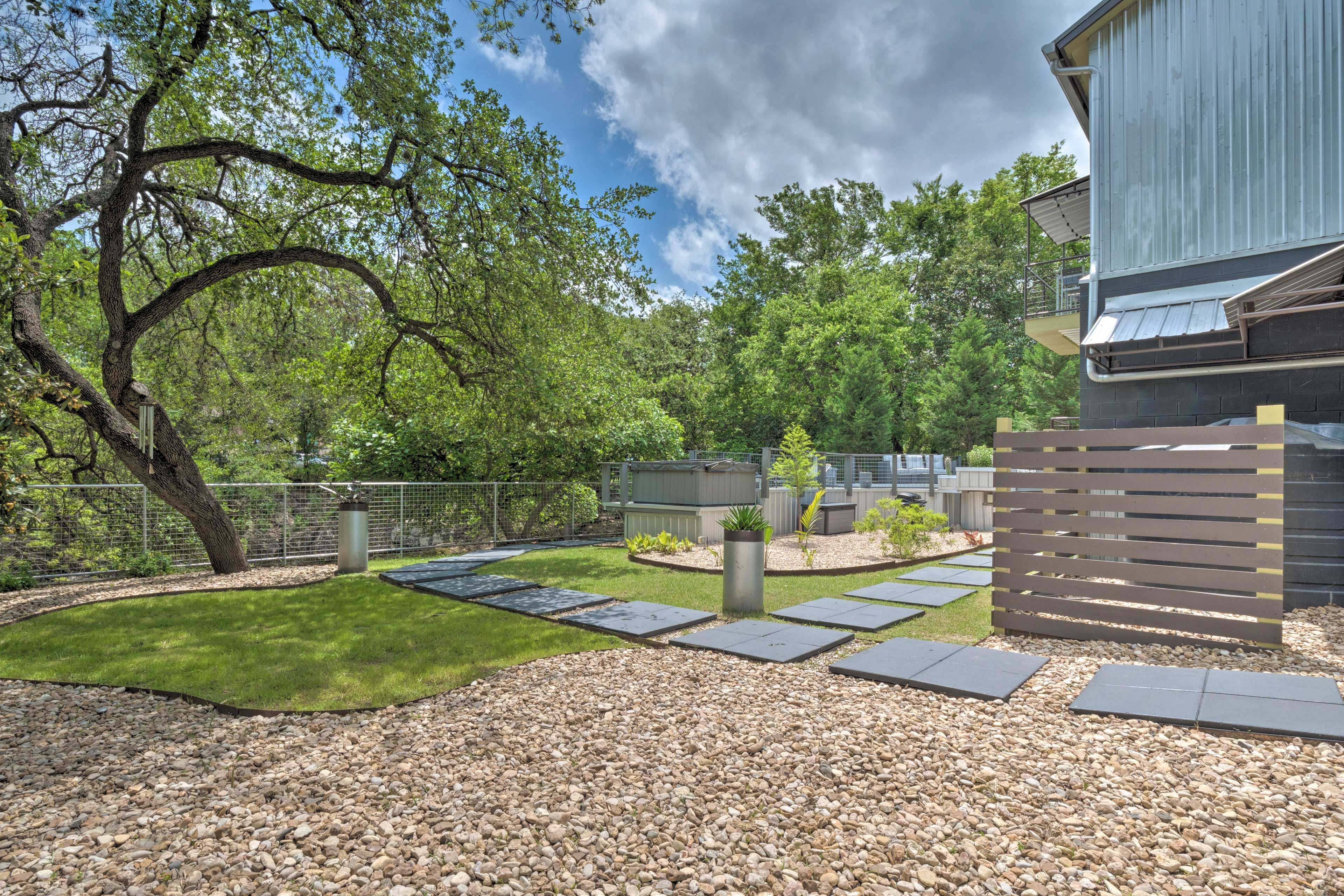 The heart of Austin is only 1 mile away!