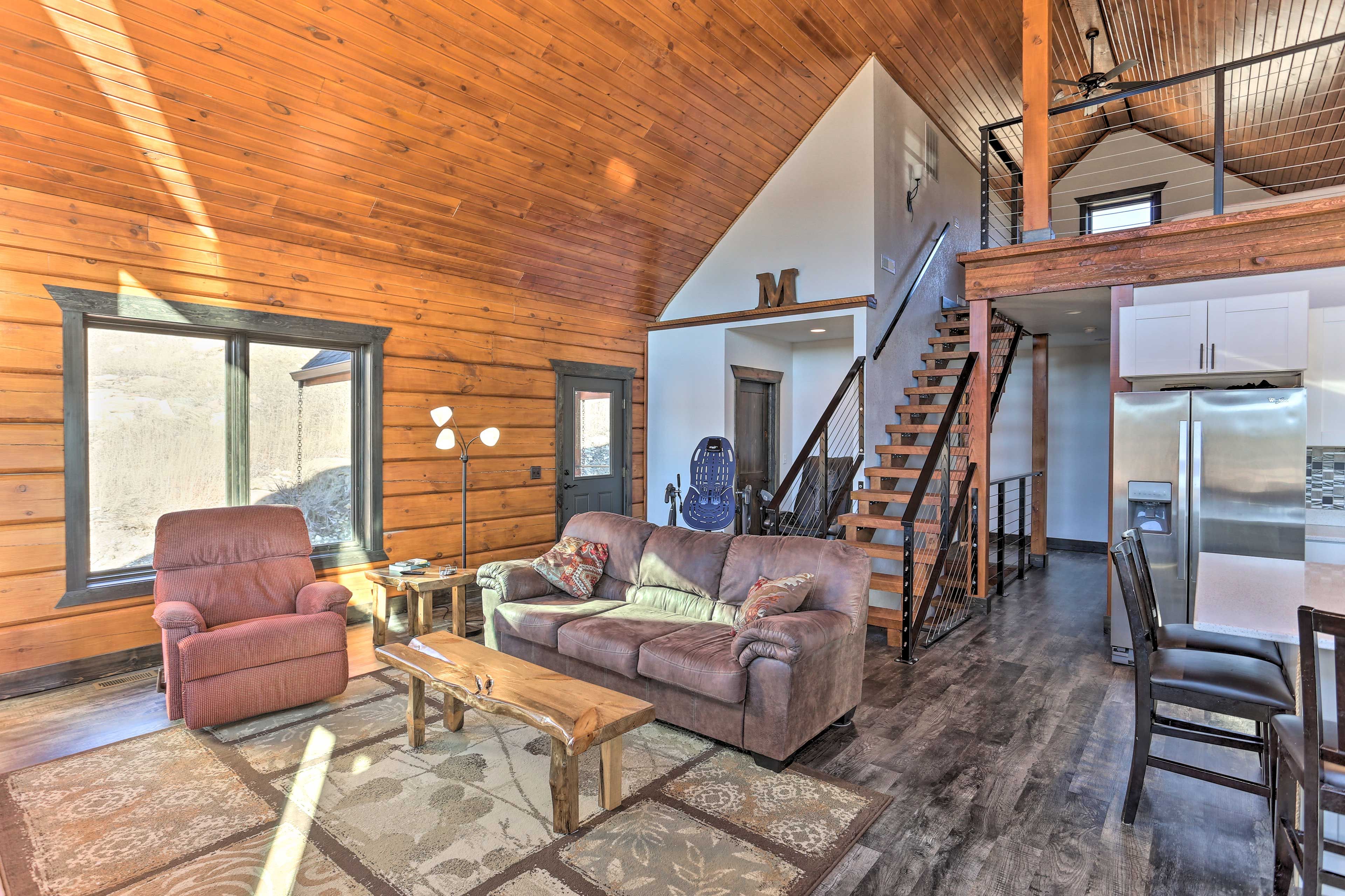 This 3-bedroom+loft cabin features 3.5 bathrooms for 8 guests.