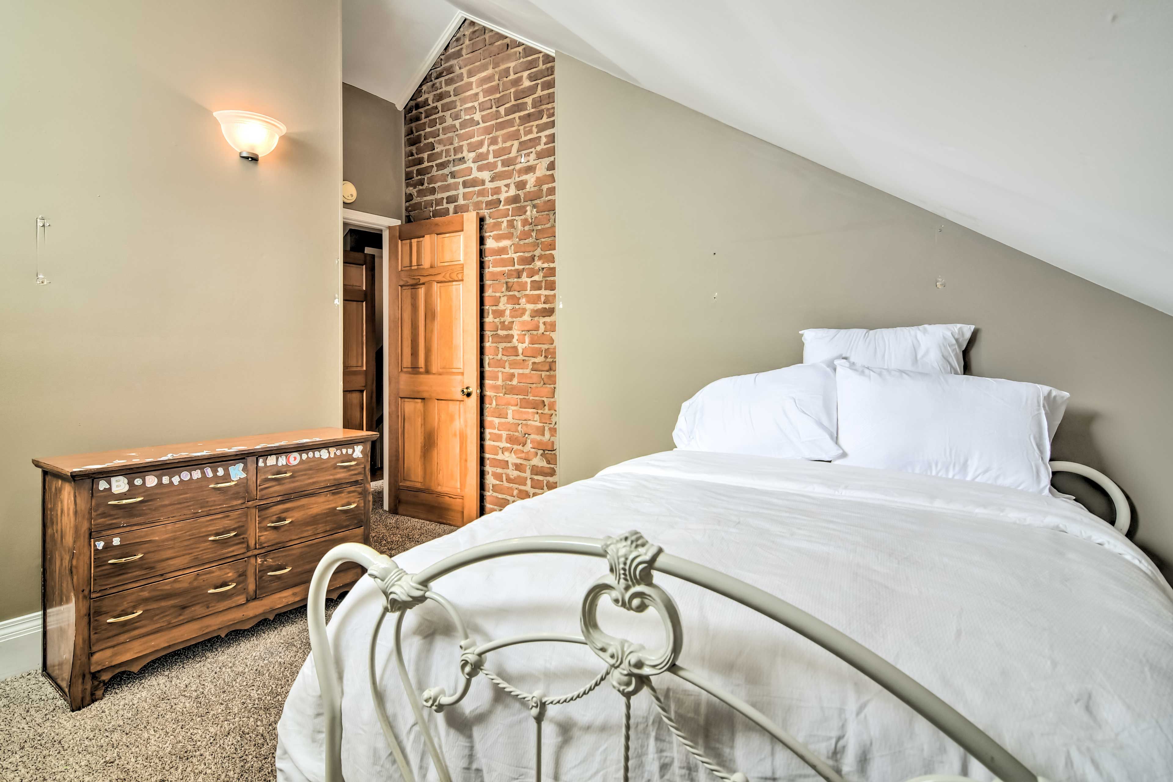 Bedroom 2 | Queen Bed