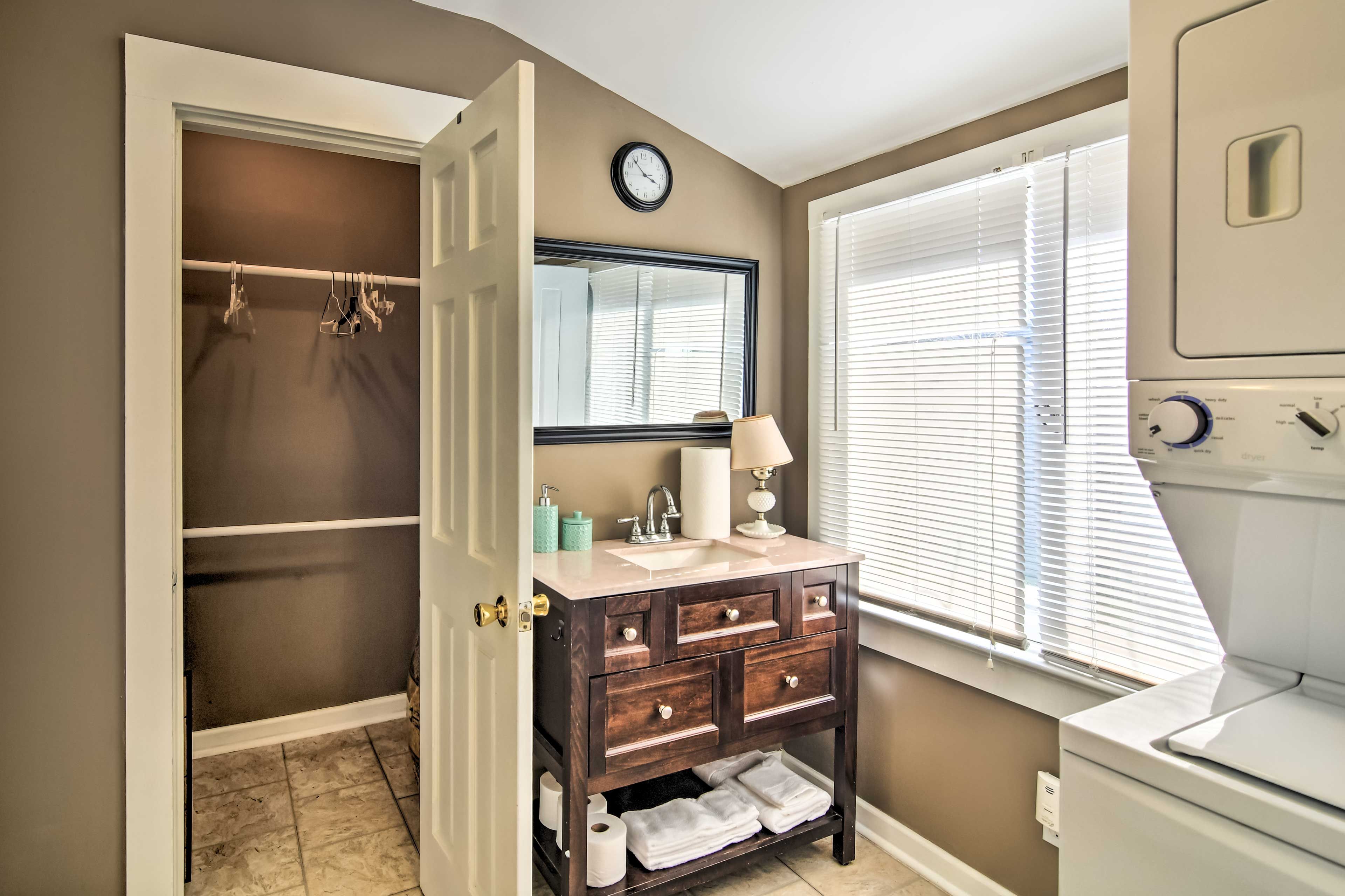 Full Bathroom | Washer/Dryer