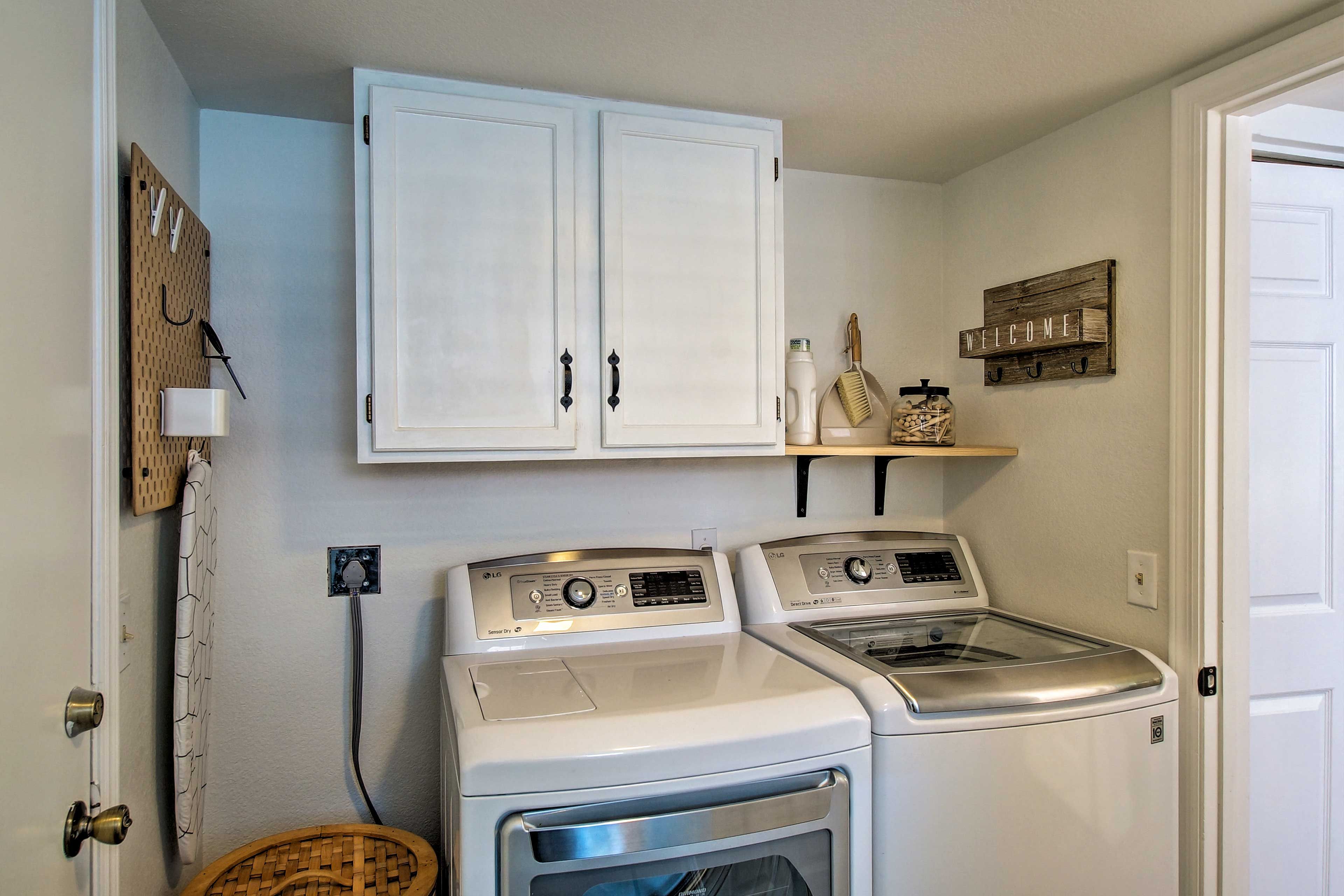 In-unit laundry machines make washing a cinch!