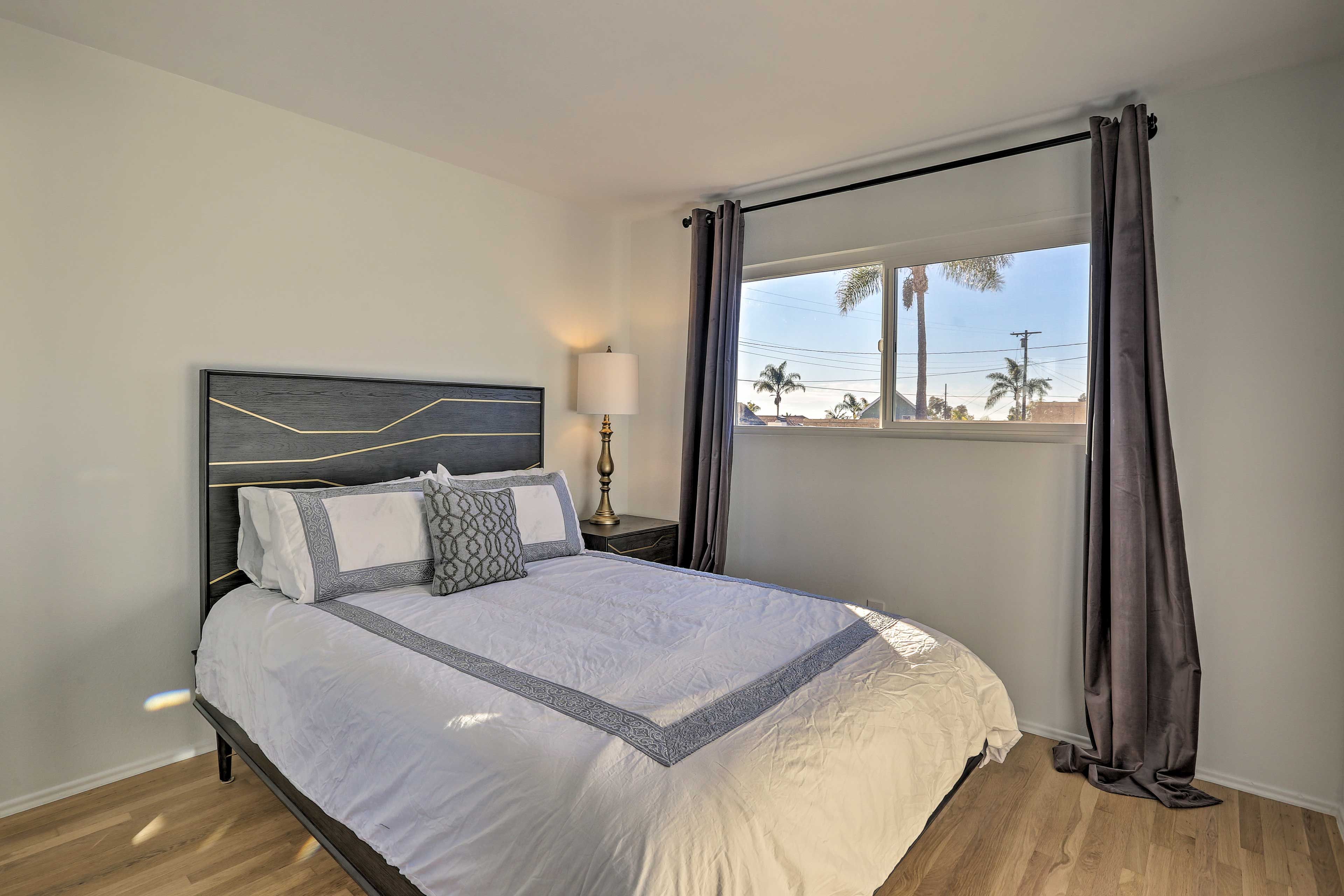 Bedroom 2 | Queen Bed