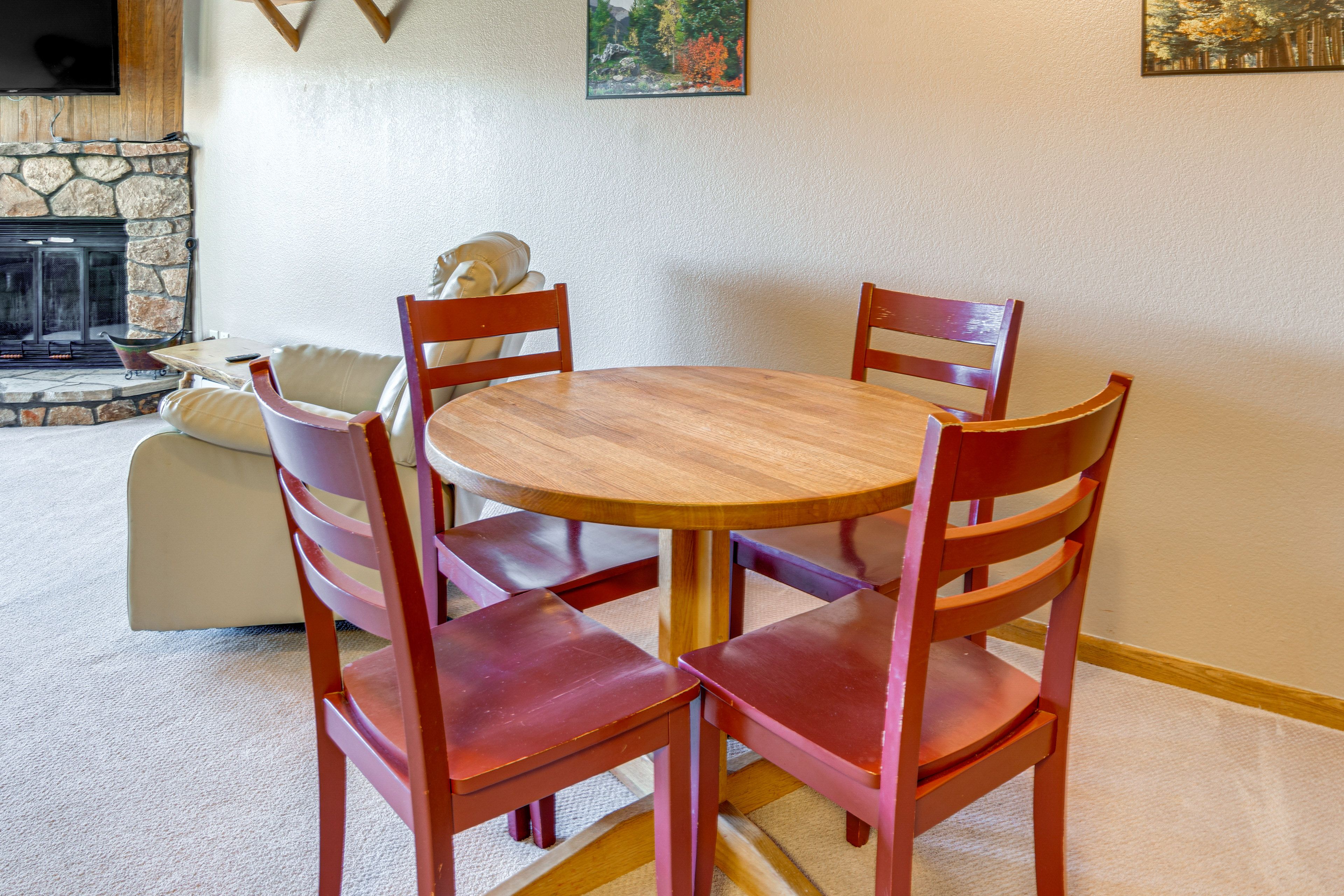 Dining Area | Dishes & Flatware Provided