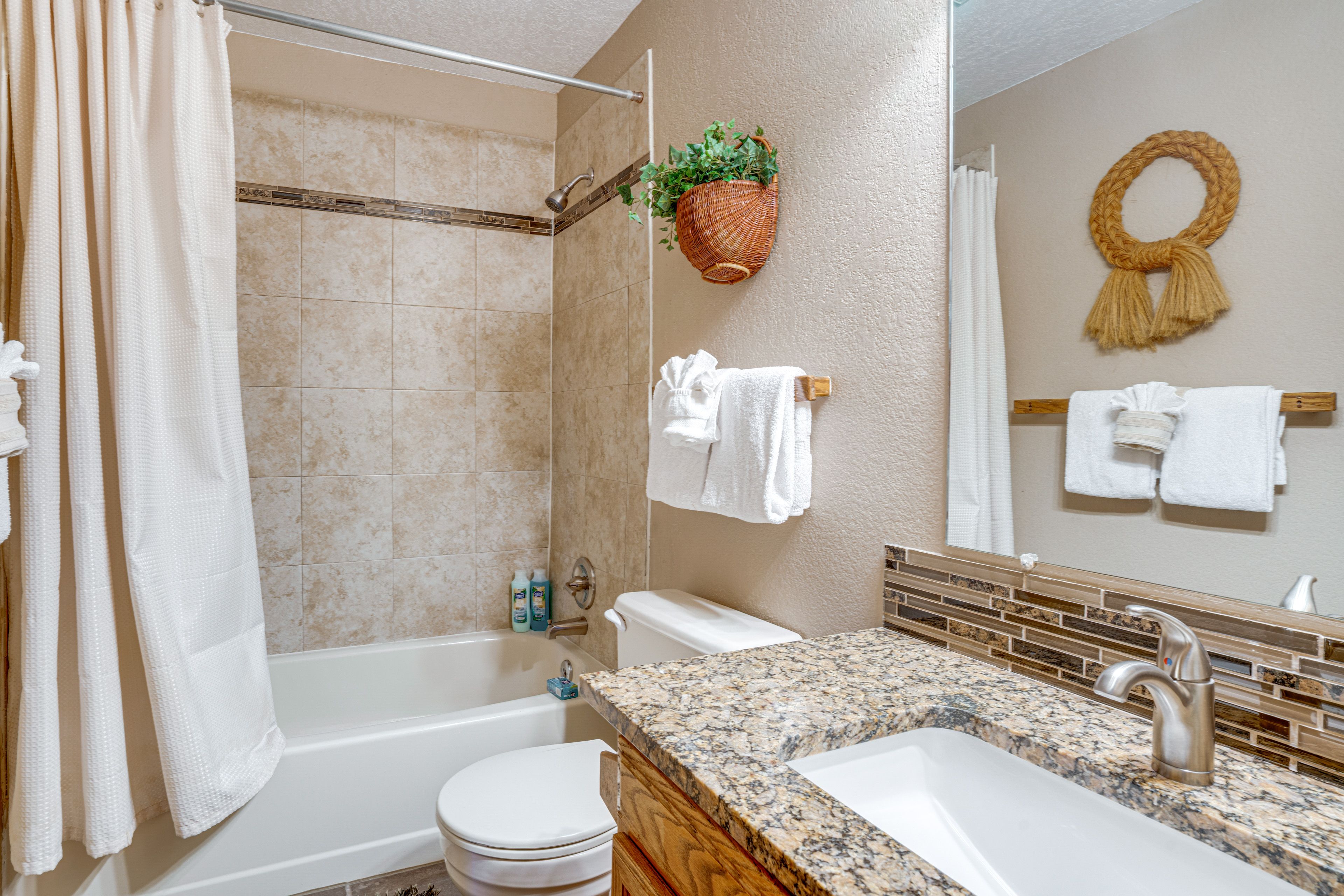 Full Bathroom | Towels & Linens Provided