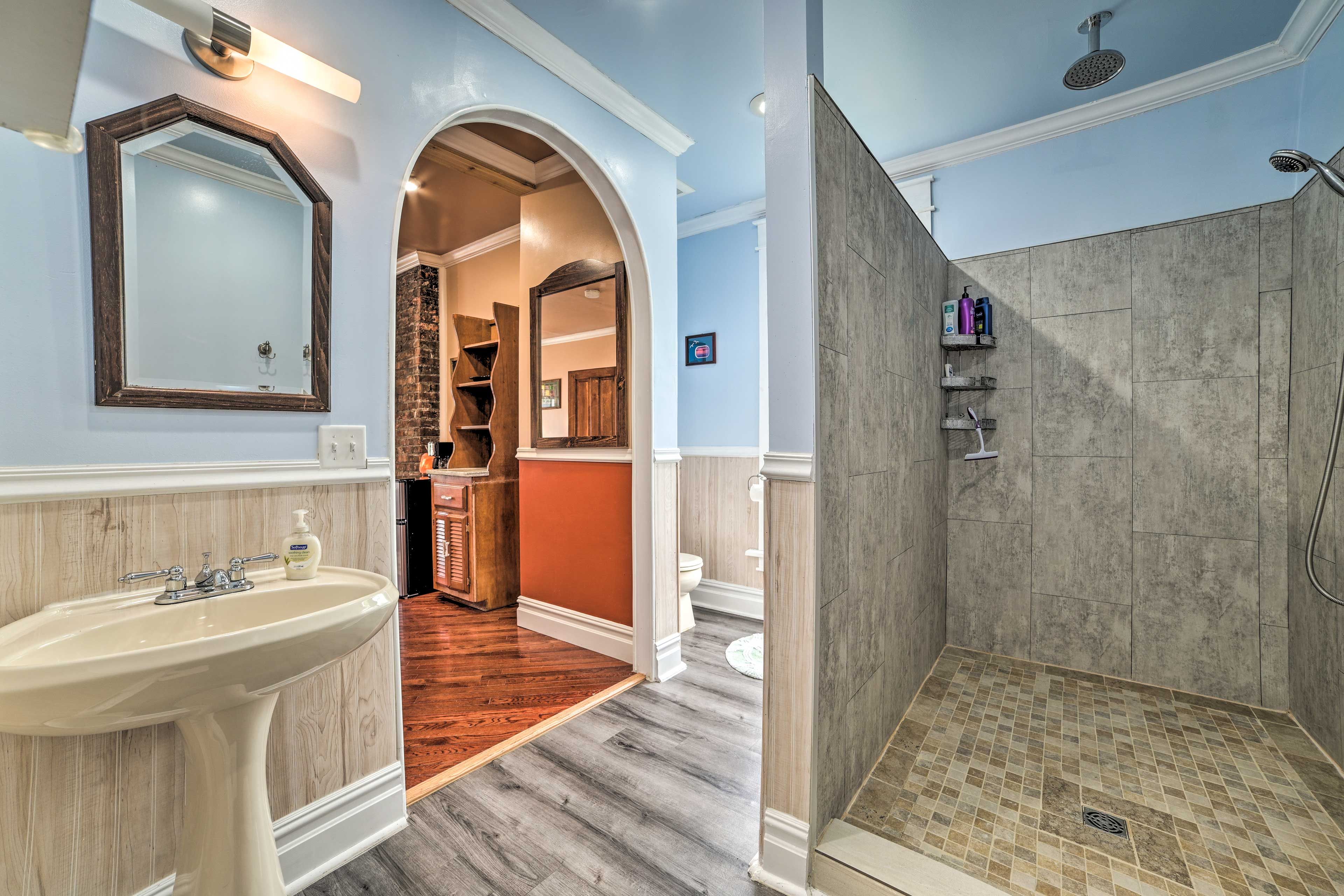 En-Suite Bathroom | Towels & Linens Provided
