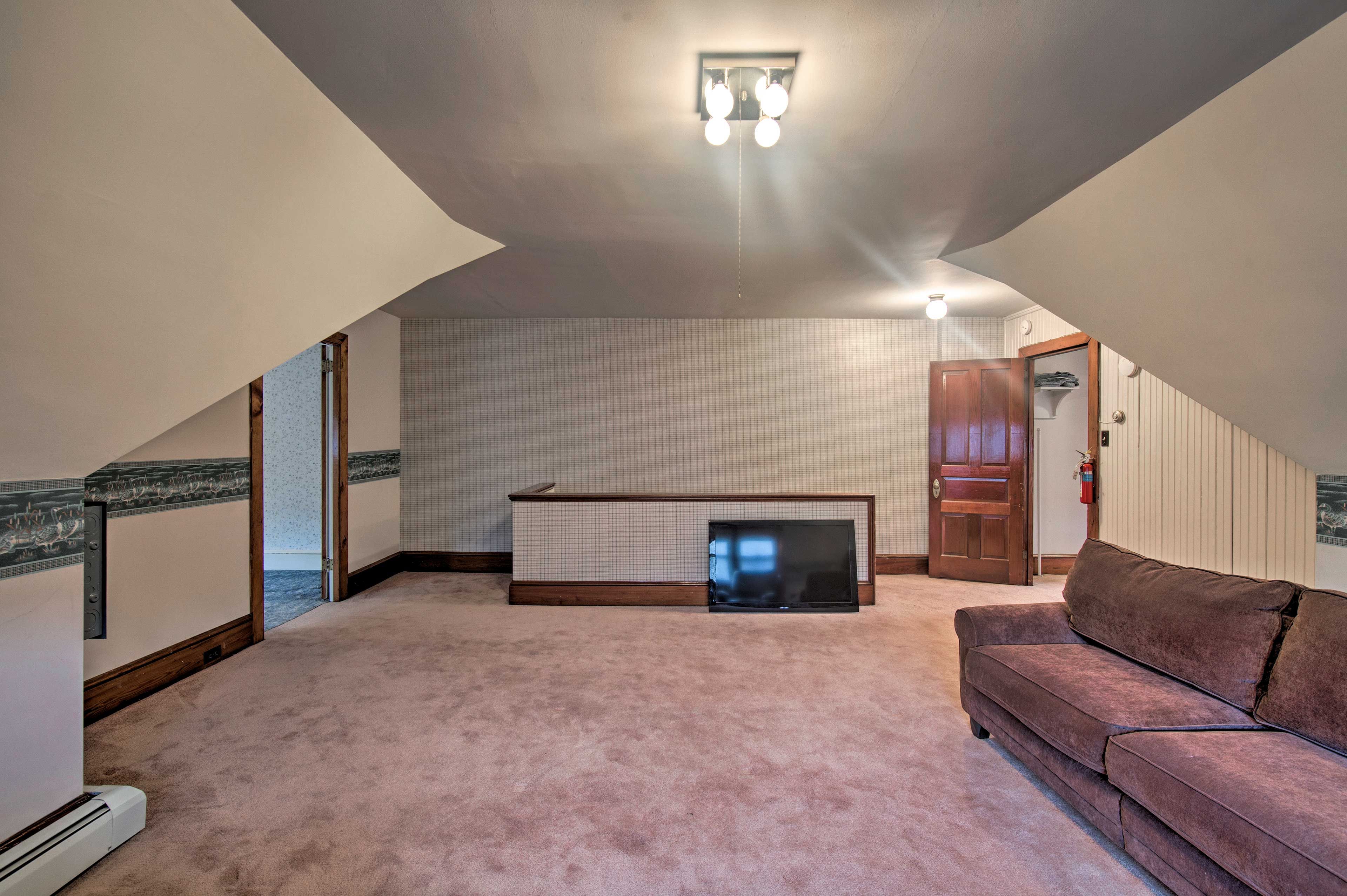Family Room | 3rd Floor | Flat-Screen TV