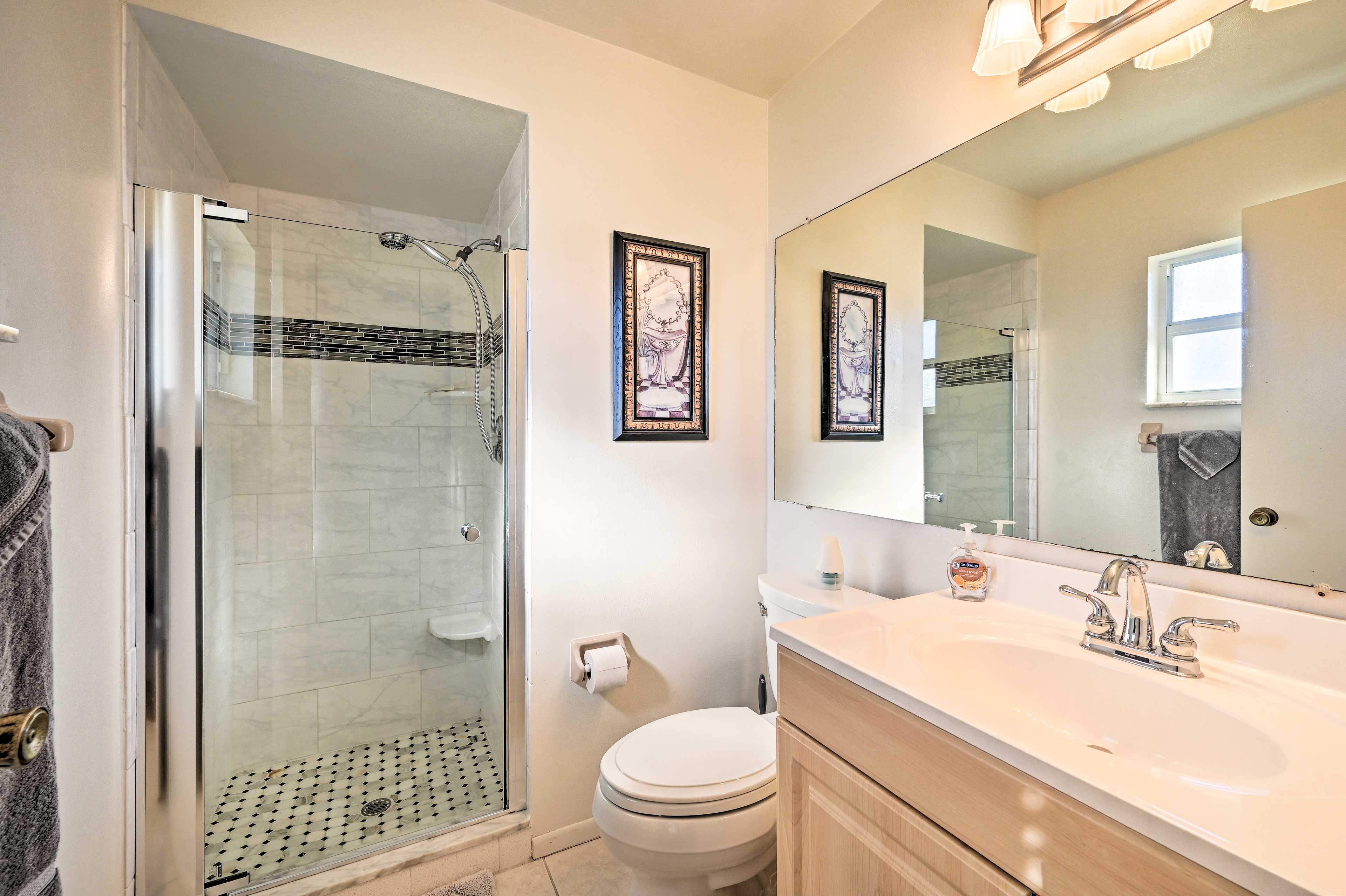 En-Suite Bathroom | Towels Provided | Complimentary Toiletries