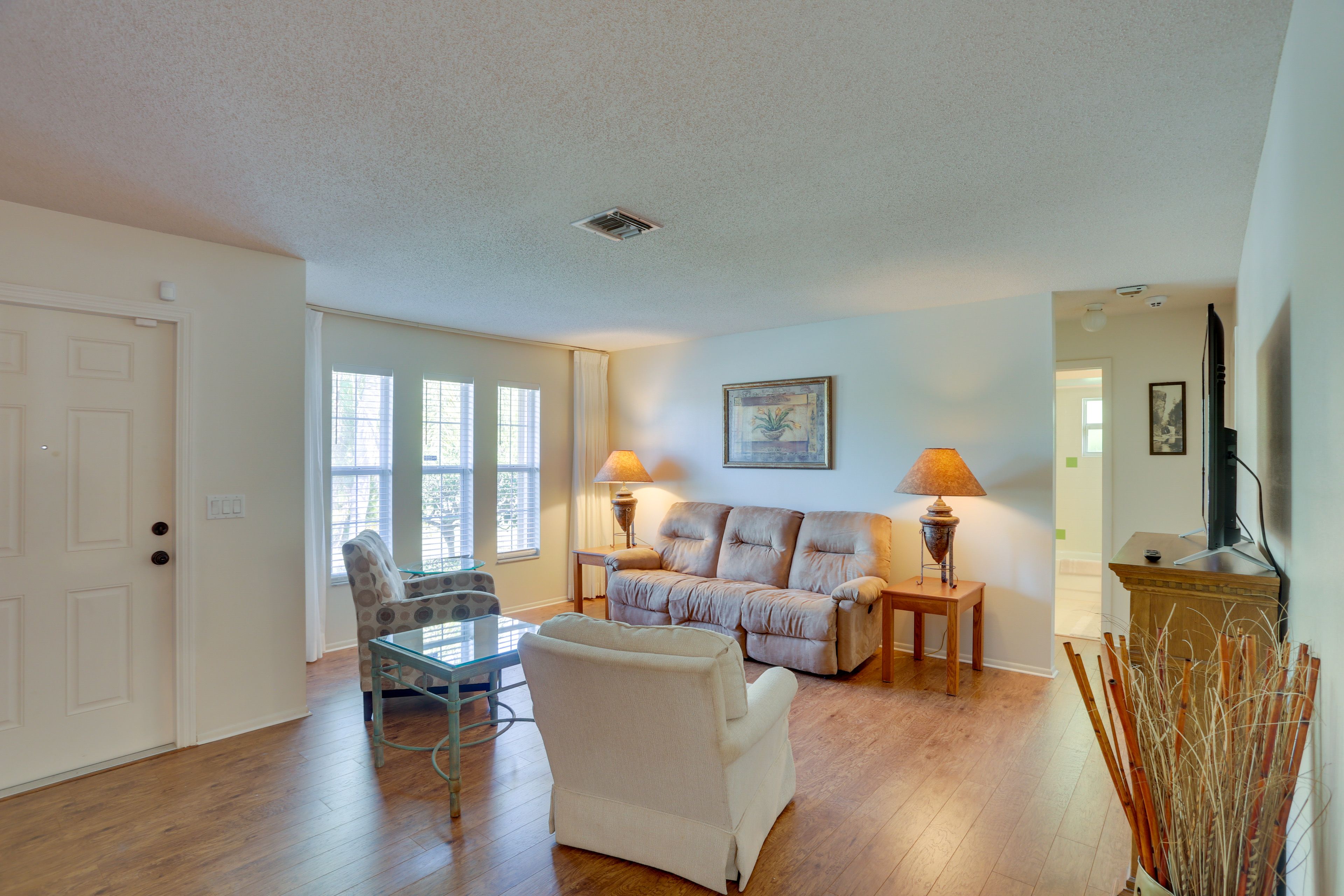 Living Room | Free WiFi | Central A/C | Washer & Dryer