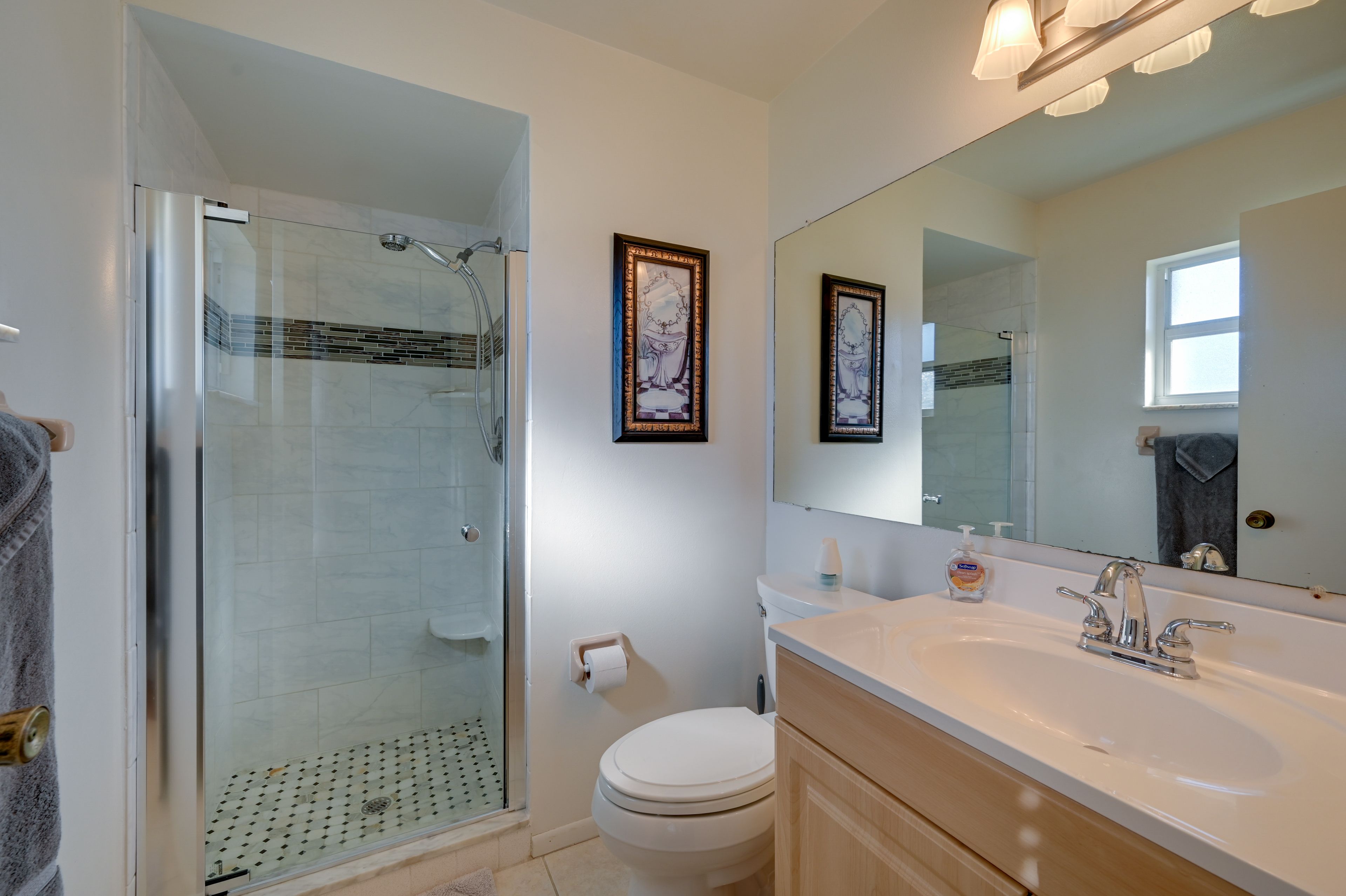 En-Suite Bathroom | Towels Provided | Complimentary Toiletries
