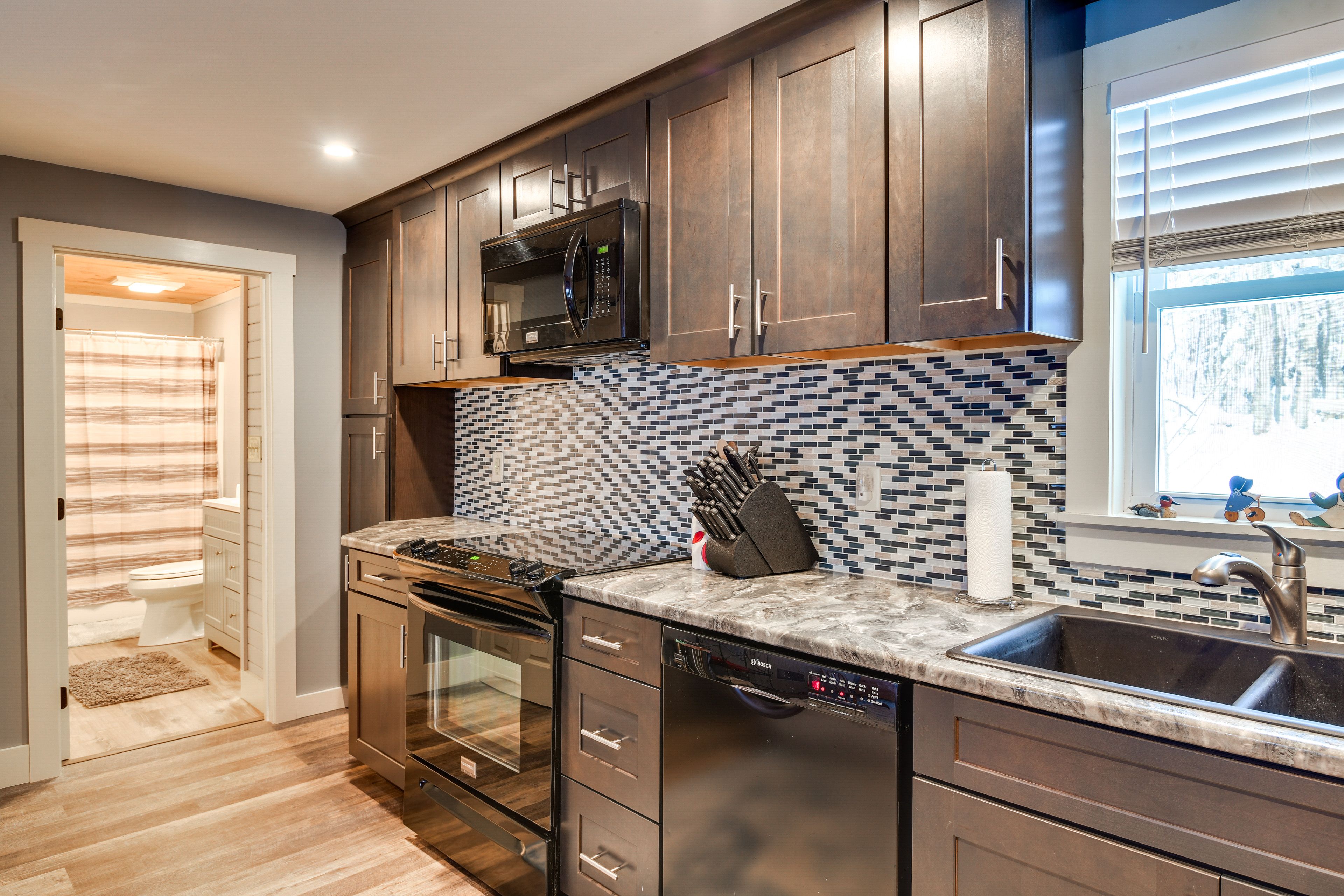 Kitchen | Cooking Basics | Coffee Maker | Paper Towels/Trash Bags Provided