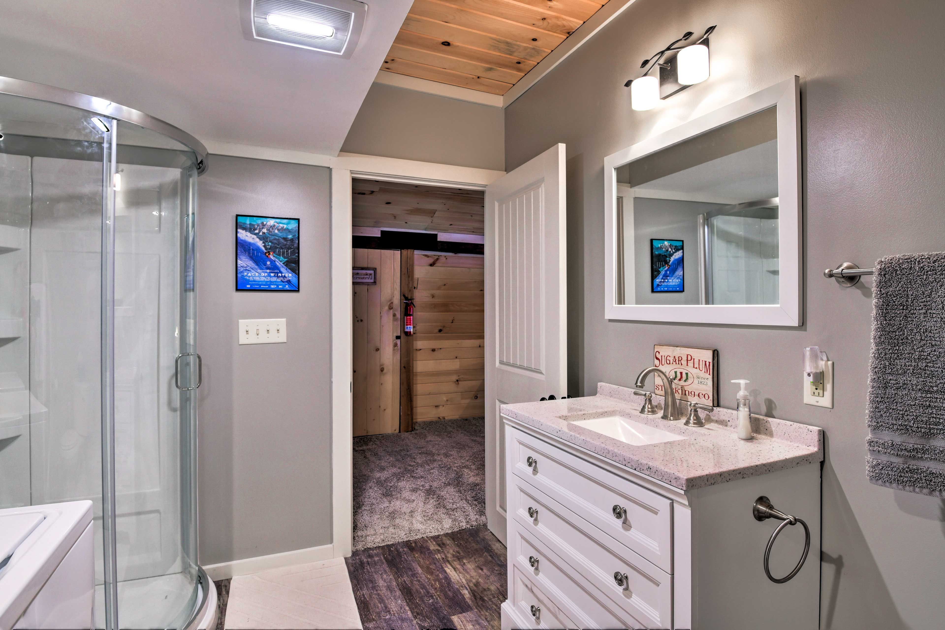 Full Bathroom | 2nd Floor