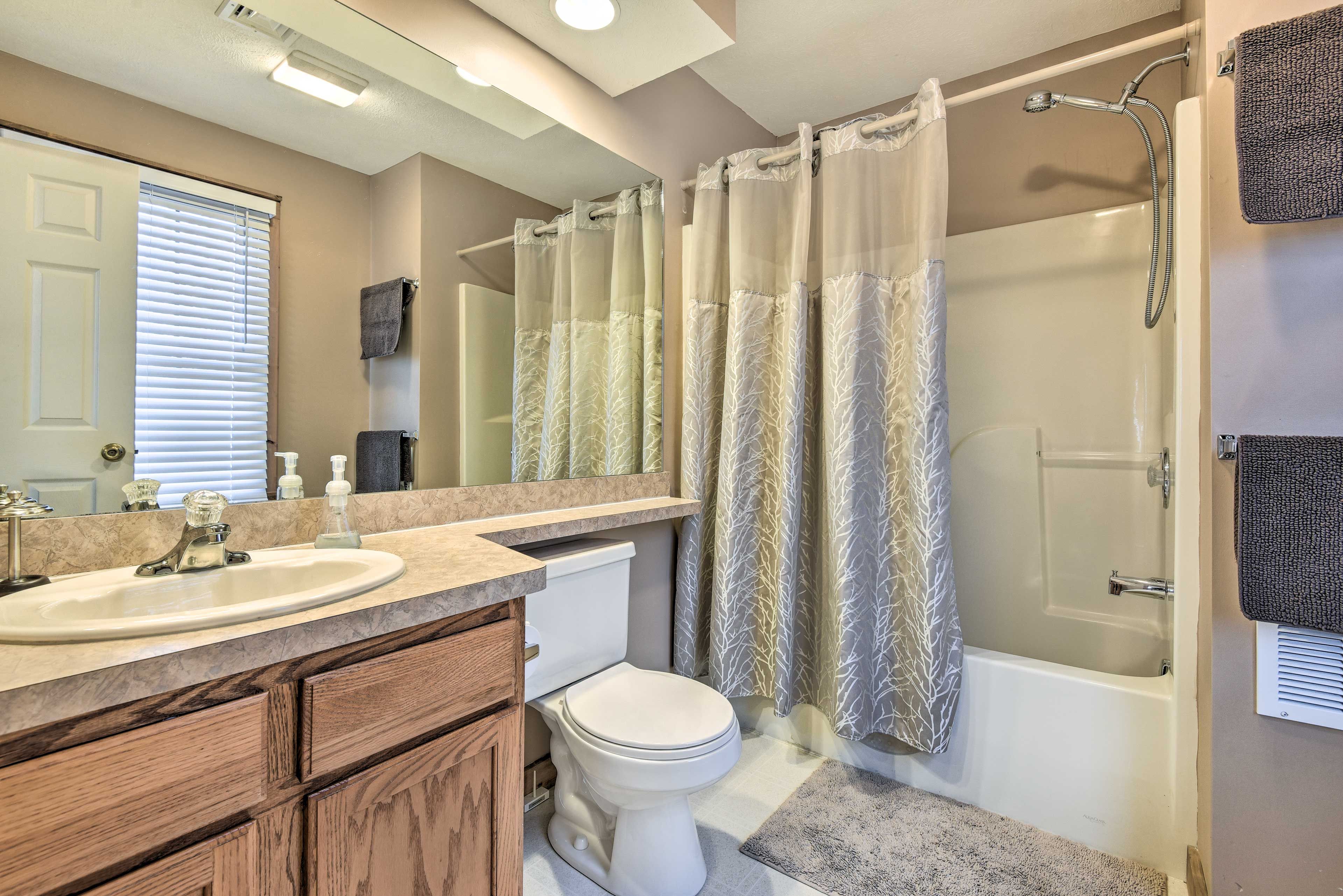 Full Bathroom | Towels & Linens Provided