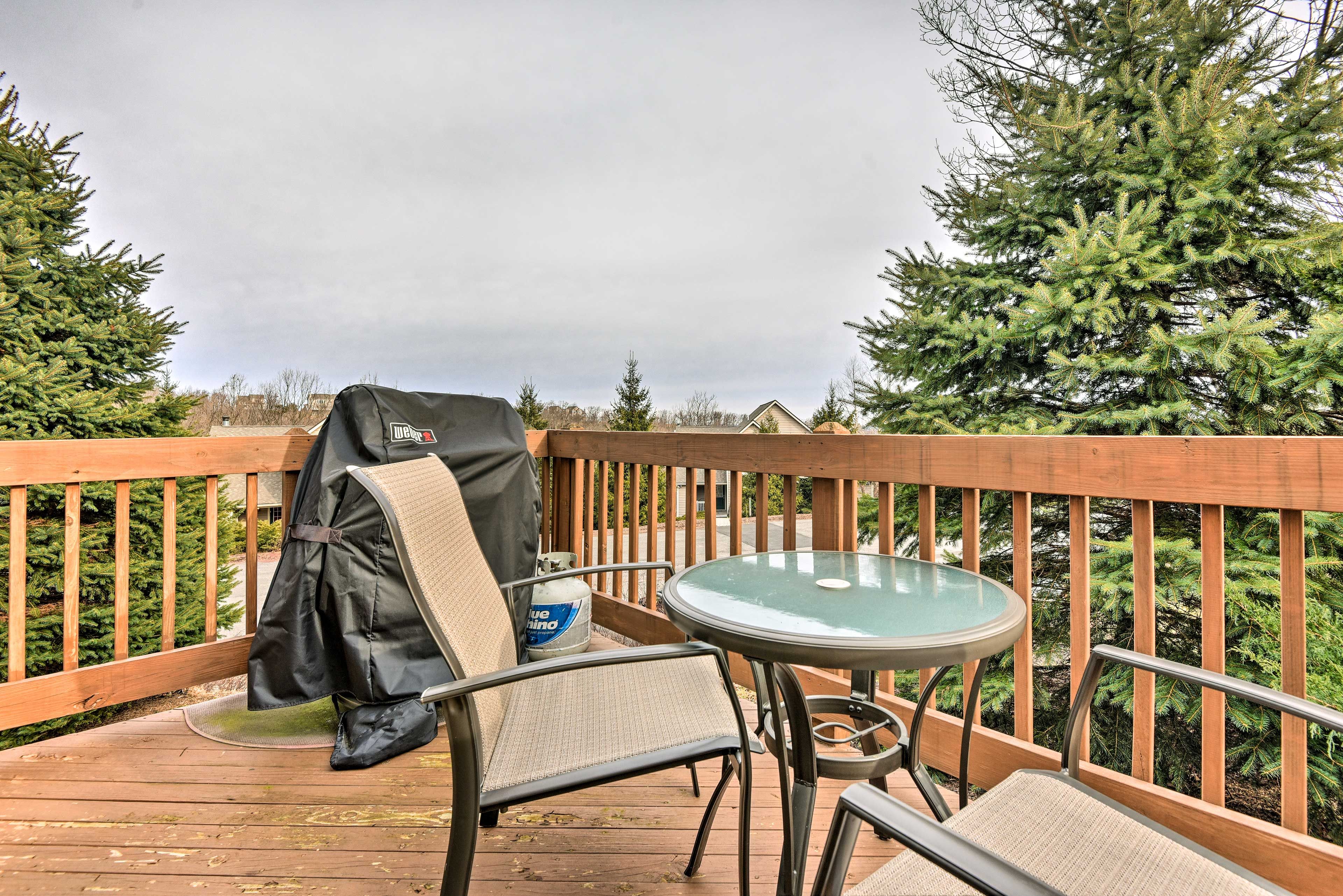 Deck | Outdoor Dining | Gas Grill