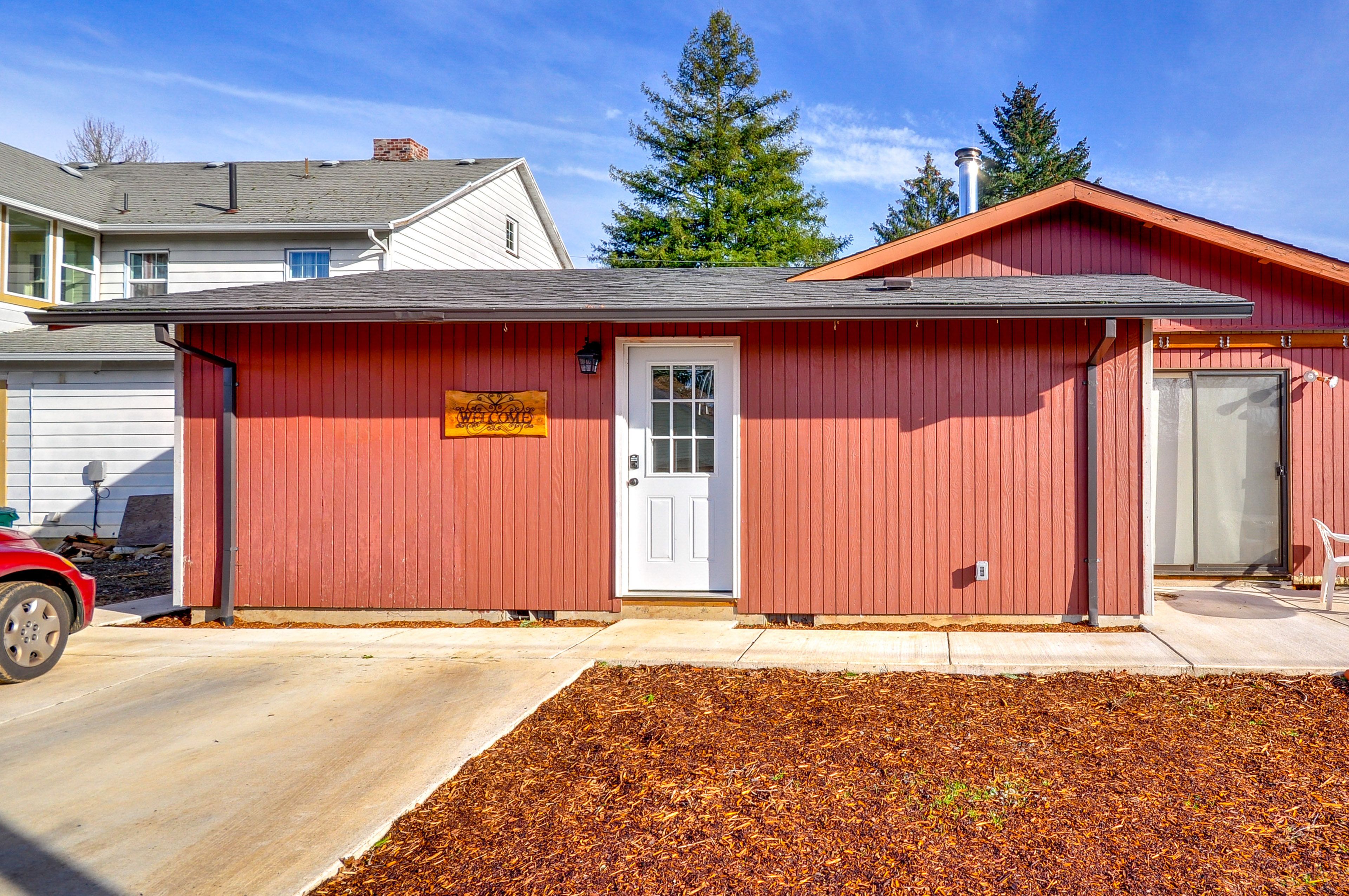 Exterior | Driveway (1 Vehicle)