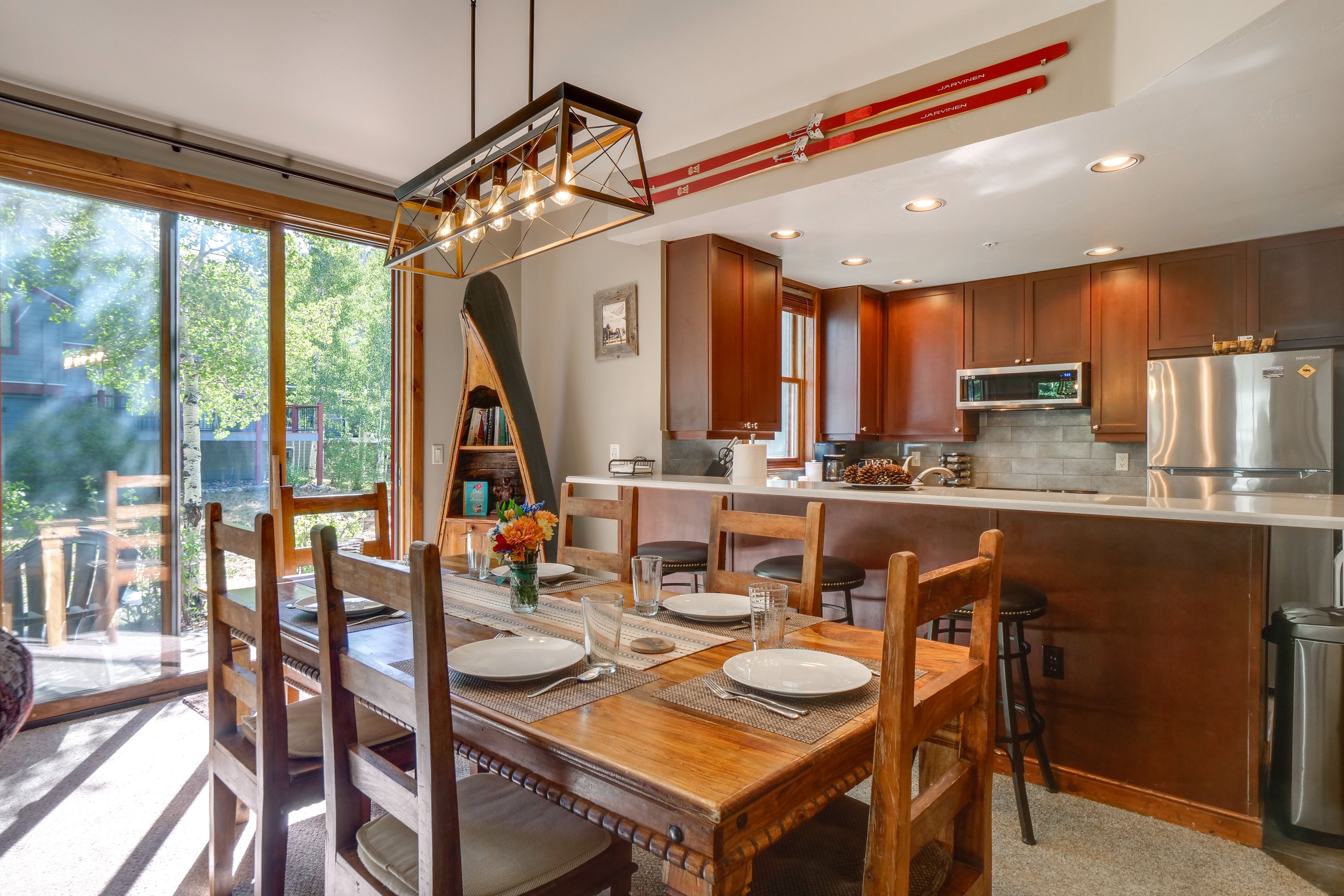 Dining Area | Dishware/Flatware Provided